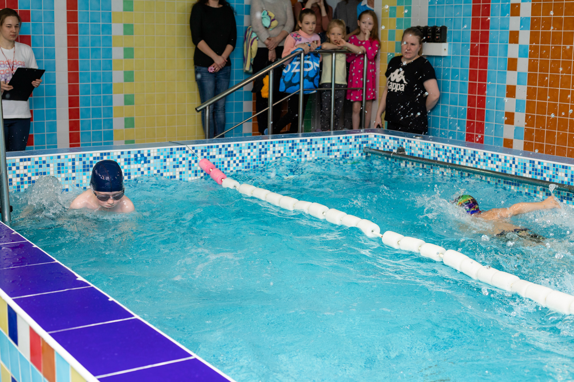 Репортажная съёмка. Дельфиньи игры. Бодибум Пермь. Фотограф Пермь. Свадьбы. Семья и дети, школа, д. сад. Фотокниги