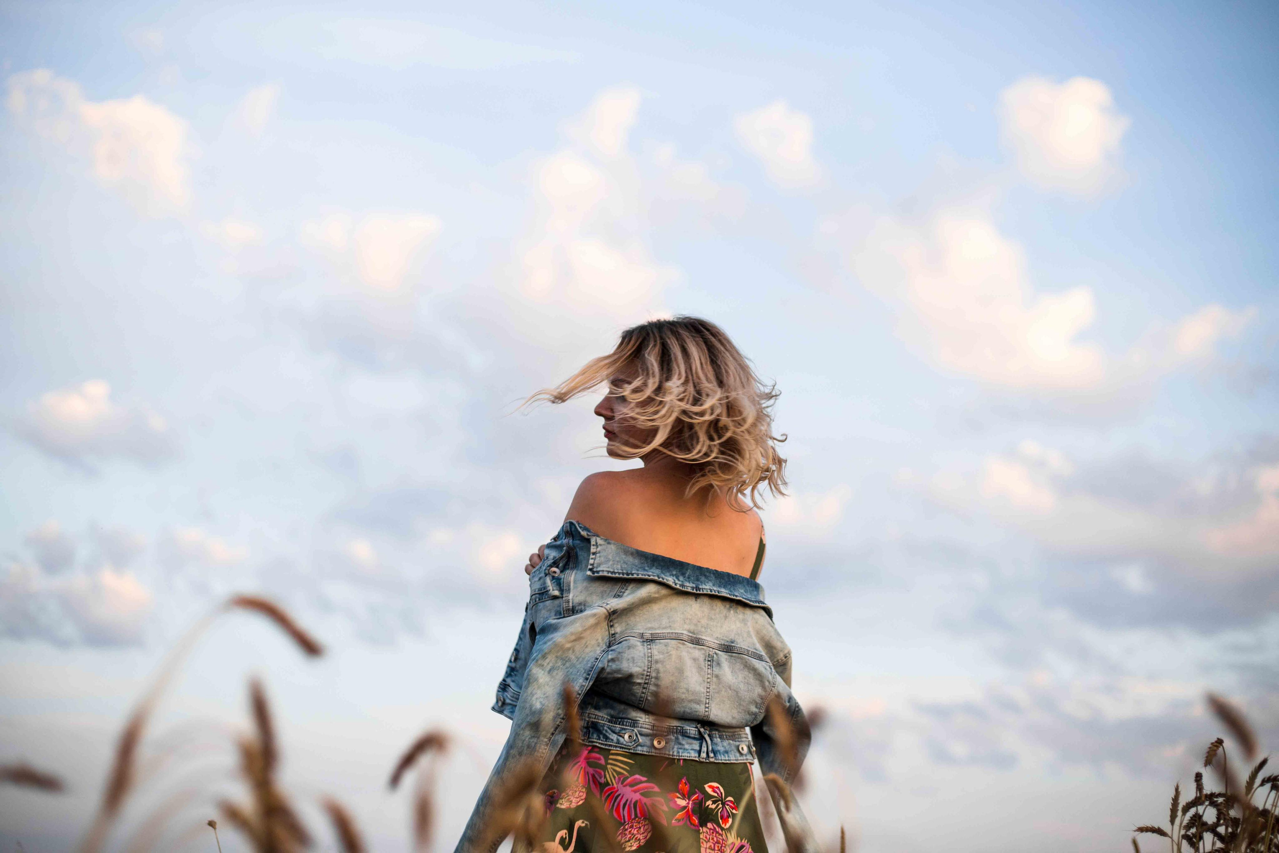 В поле. август 2020. Екатерина. Фотограф Пермь. Свадьбы. Семья и дети, школа, д. сад. Фотокниги