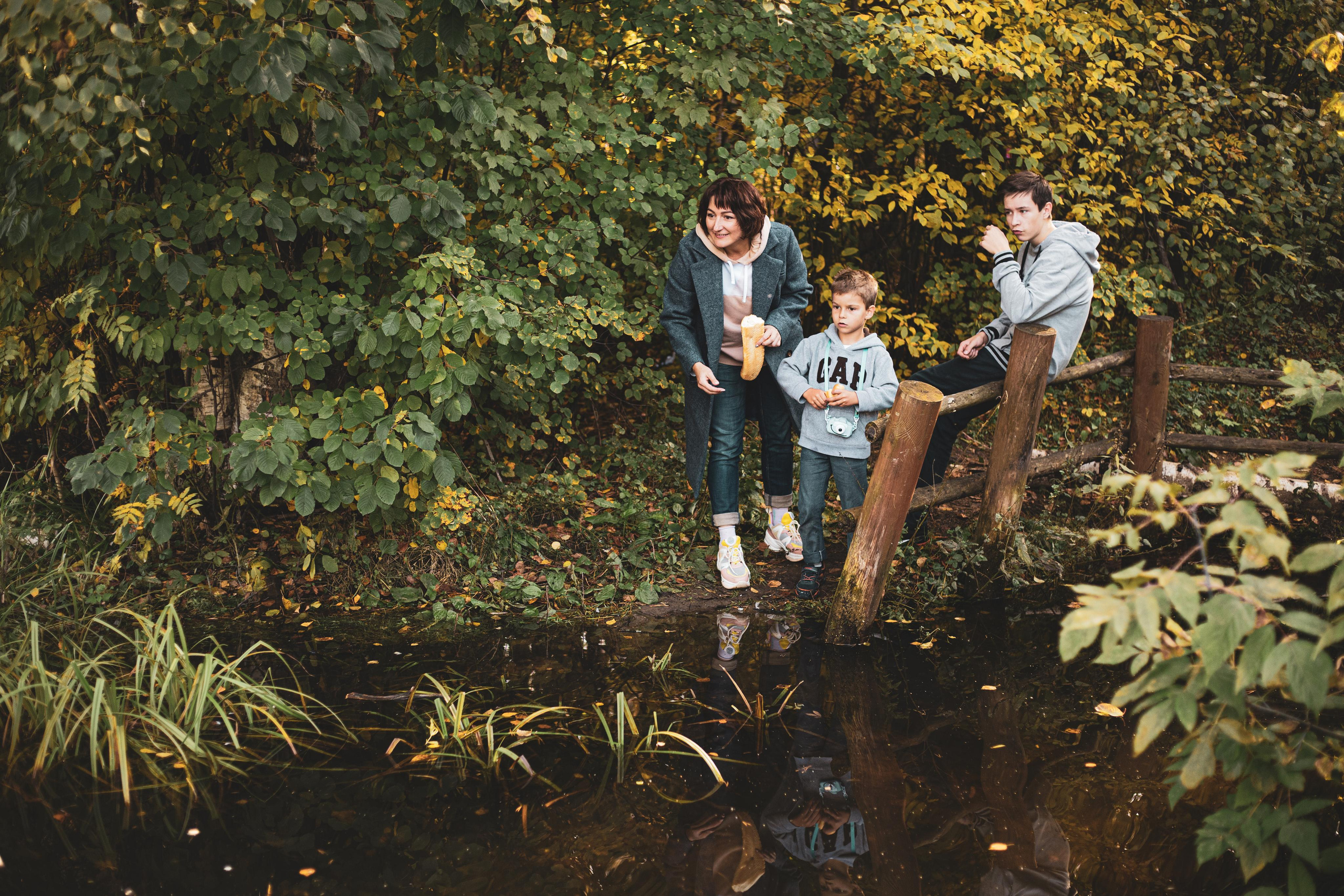 Черняевский лес «Золотые пески». Осень 2020. Ирина с сыновьями. Фотограф Пермь. Свадьбы. Семья и дети, школа, д. сад. Фотокниги
