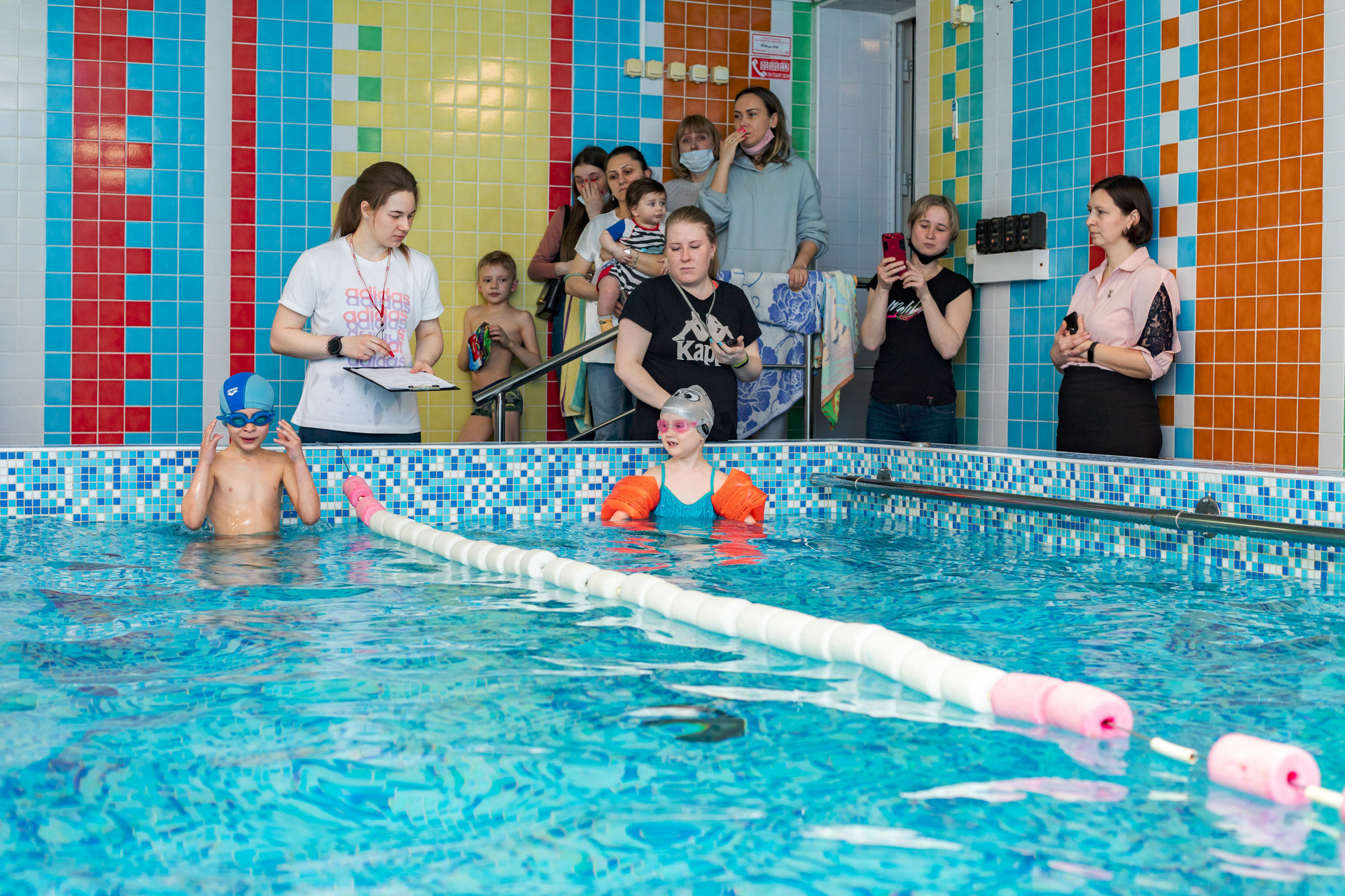 Репортажная съёмка. Дельфиньи игры. Бодибум Пермь. Фотограф Пермь. Свадьбы. Семья и дети, школа, д. сад. Фотокниги