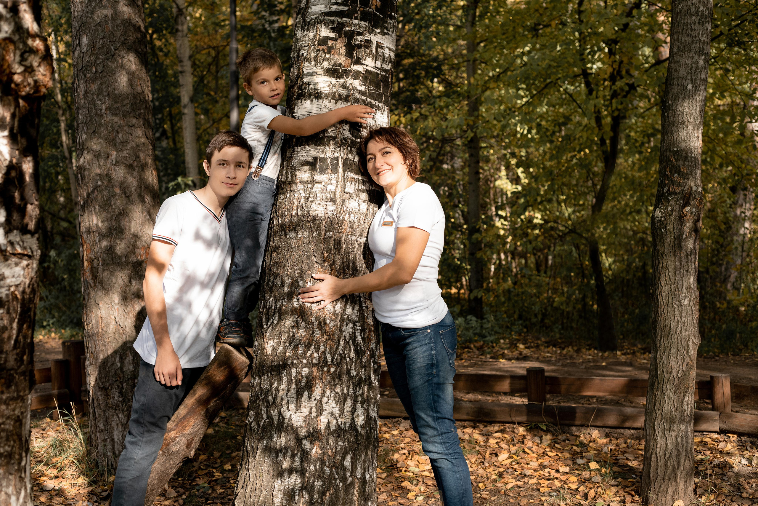 Черняевский лес «Золотые пески». Осень 2020. Ирина с сыновьями. Фотограф Пермь. Свадьбы. Семья и дети, школа, д. сад. Фотокниги