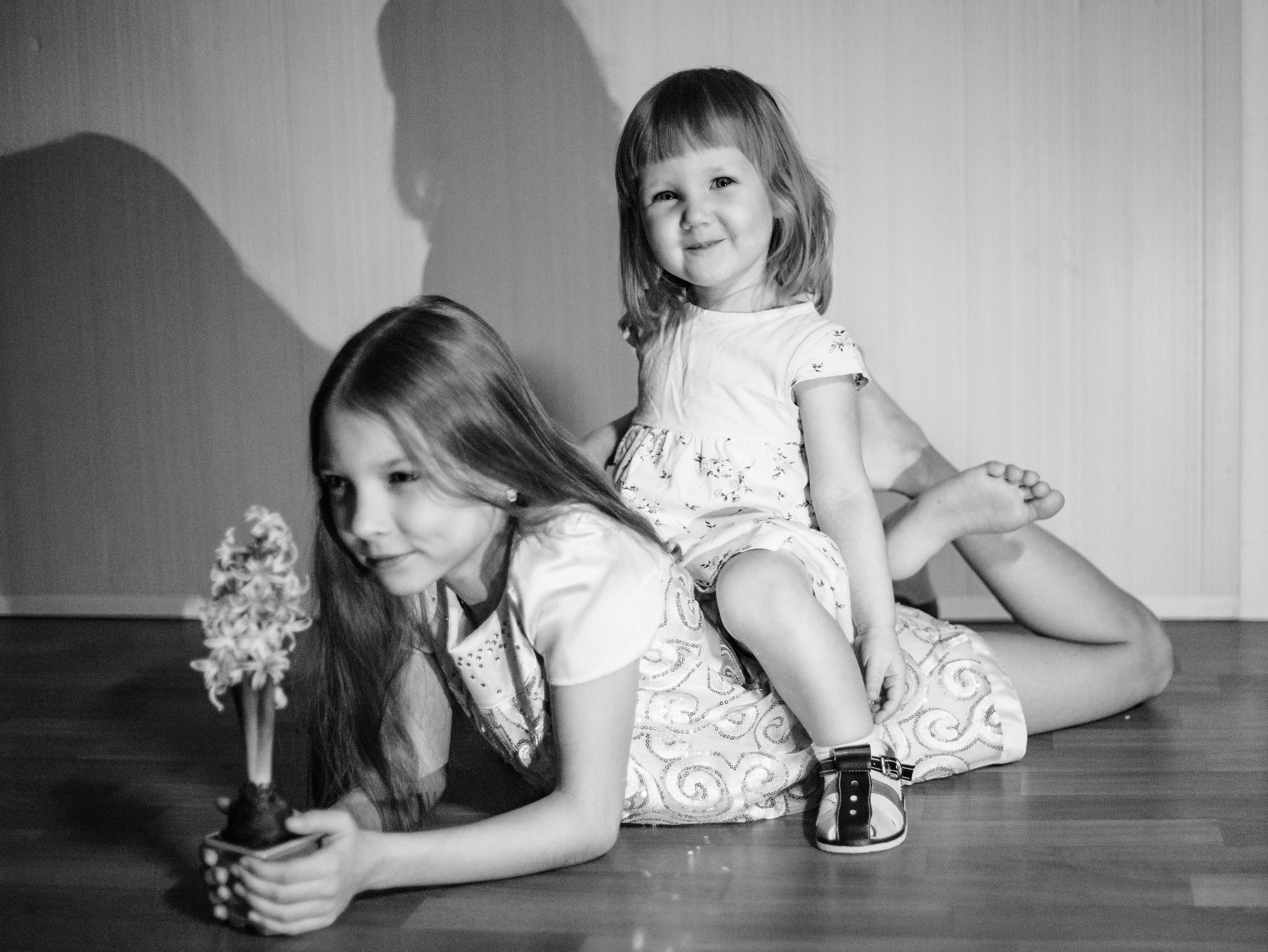 Мои дочки. Могут быть фото без обработки (исходники). Фотограф Пермь. Свадьбы. Семья и дети, школа, д. сад. Фотокниги