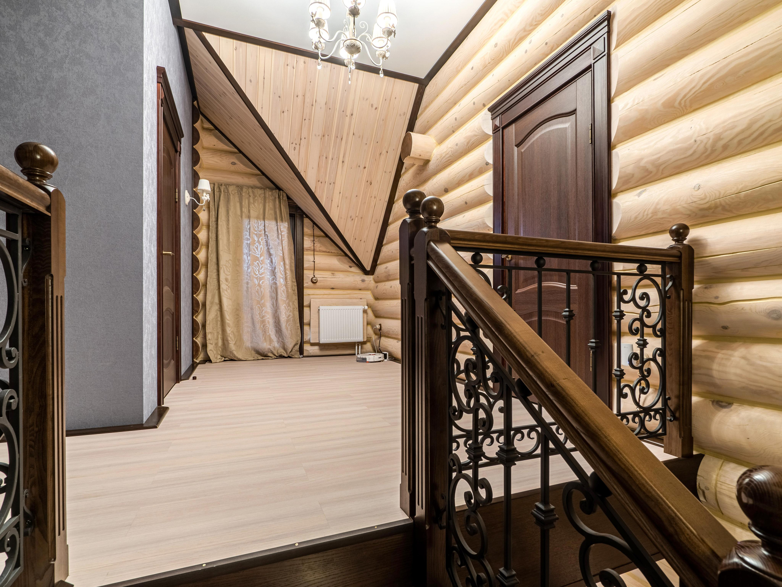 2. Интерьер (лестница, полки, столы, стеллаж, элементы потолка из дерева)). Фотограф Пермь. Свадьбы. Семья и дети, школа, д. сад. Фотокниги