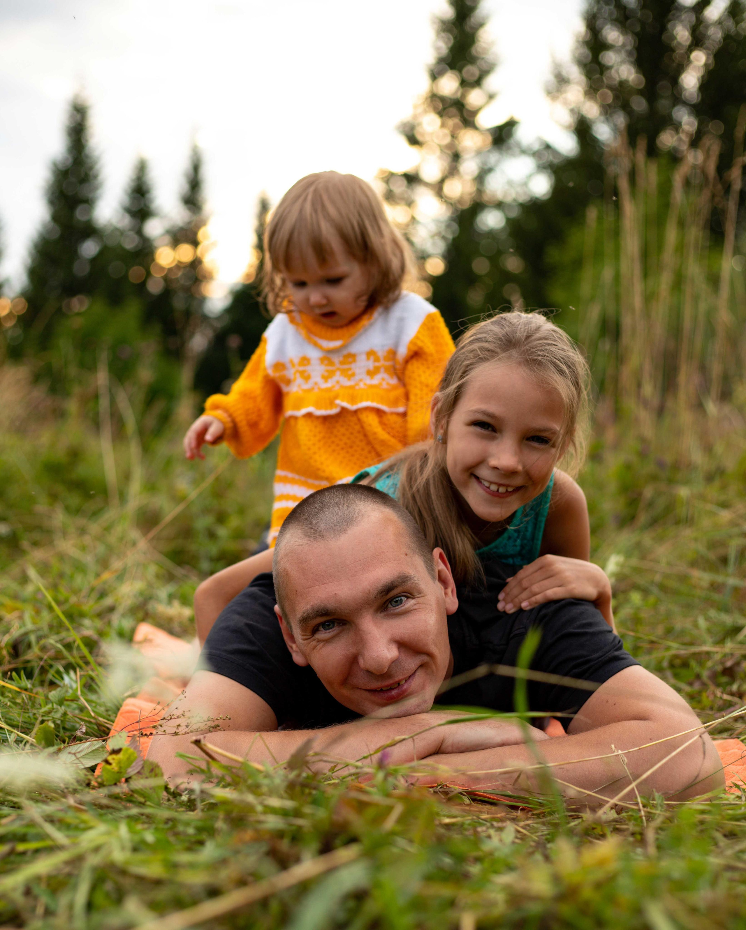 В поле. Моя семья. Июнь 2020. Фотограф Пермь. Свадьбы. Семья и дети, школа, д. сад. Фотокниги