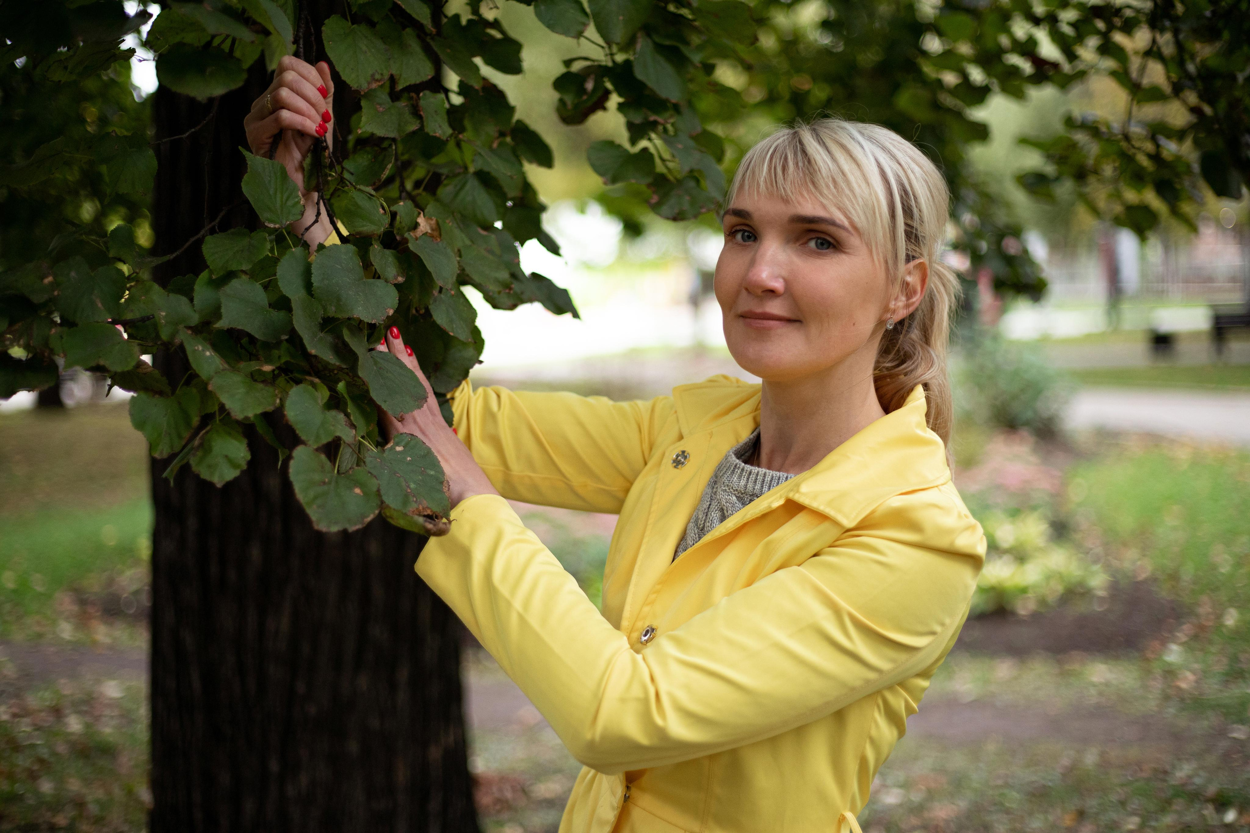 Сквер Уральских добровольцев. Сентябрь 2020. Ольга. Фотограф Пермь. Свадьбы. Семья и дети, школа, д. сад. Фотокниги