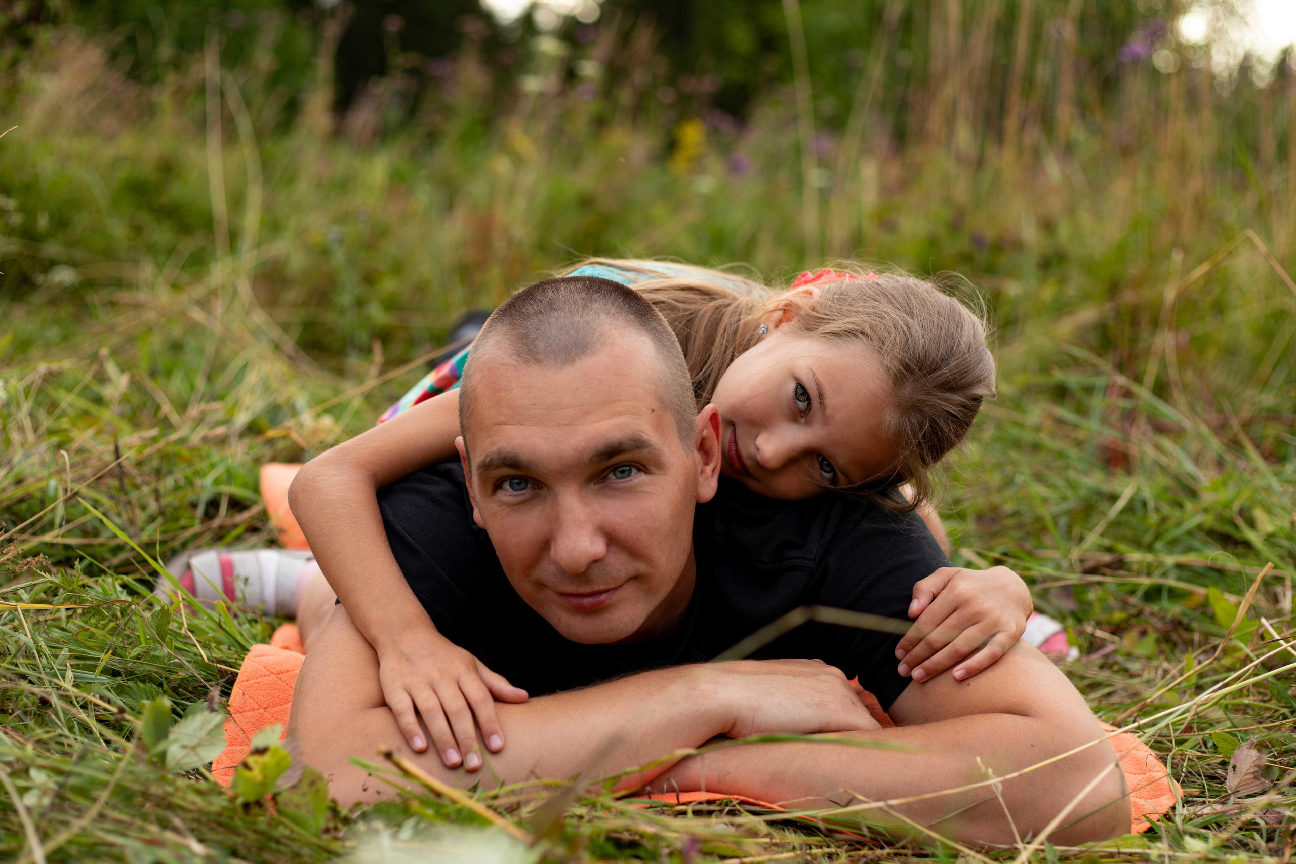 В поле. Моя семья. Июнь 2020. Фотограф Пермь. Свадьбы. Семья и дети, школа, д. сад. Фотокниги