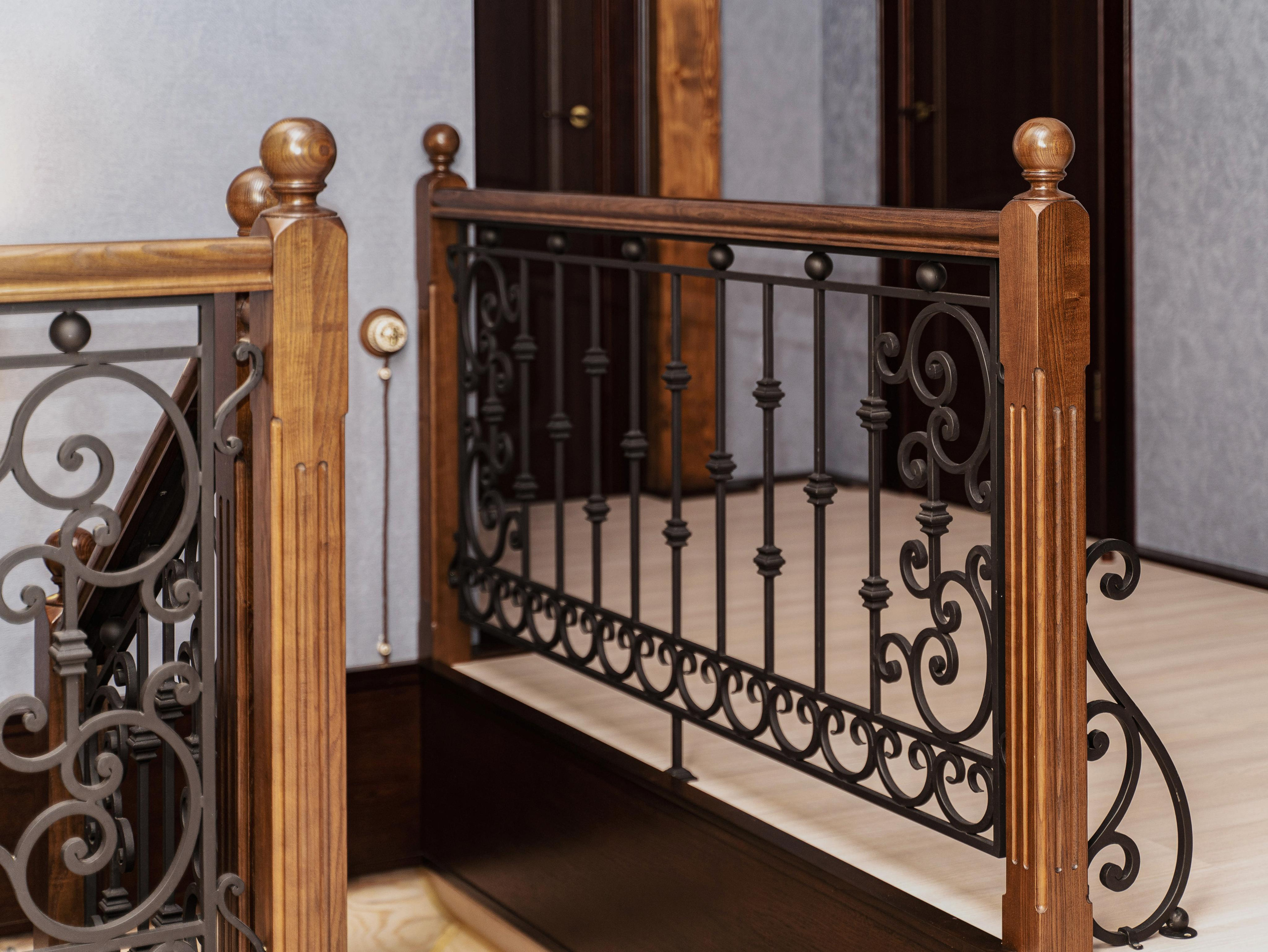 2. Интерьер (лестница, полки, столы, стеллаж, элементы потолка из дерева)). Фотограф Пермь. Свадьбы. Семья и дети, школа, д. сад. Фотокниги