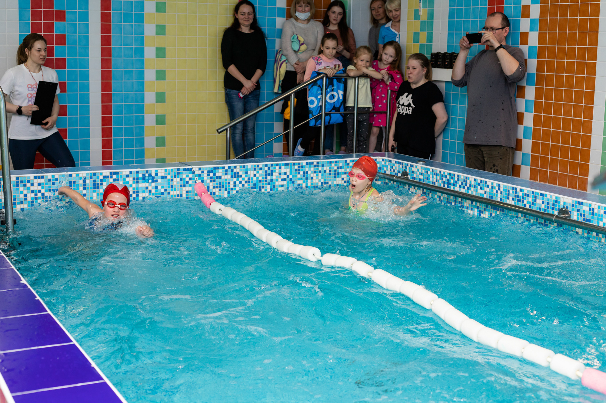 Репортажная съёмка. Дельфиньи игры. Бодибум Пермь. Фотограф Пермь. Свадьбы. Семья и дети, школа, д. сад. Фотокниги