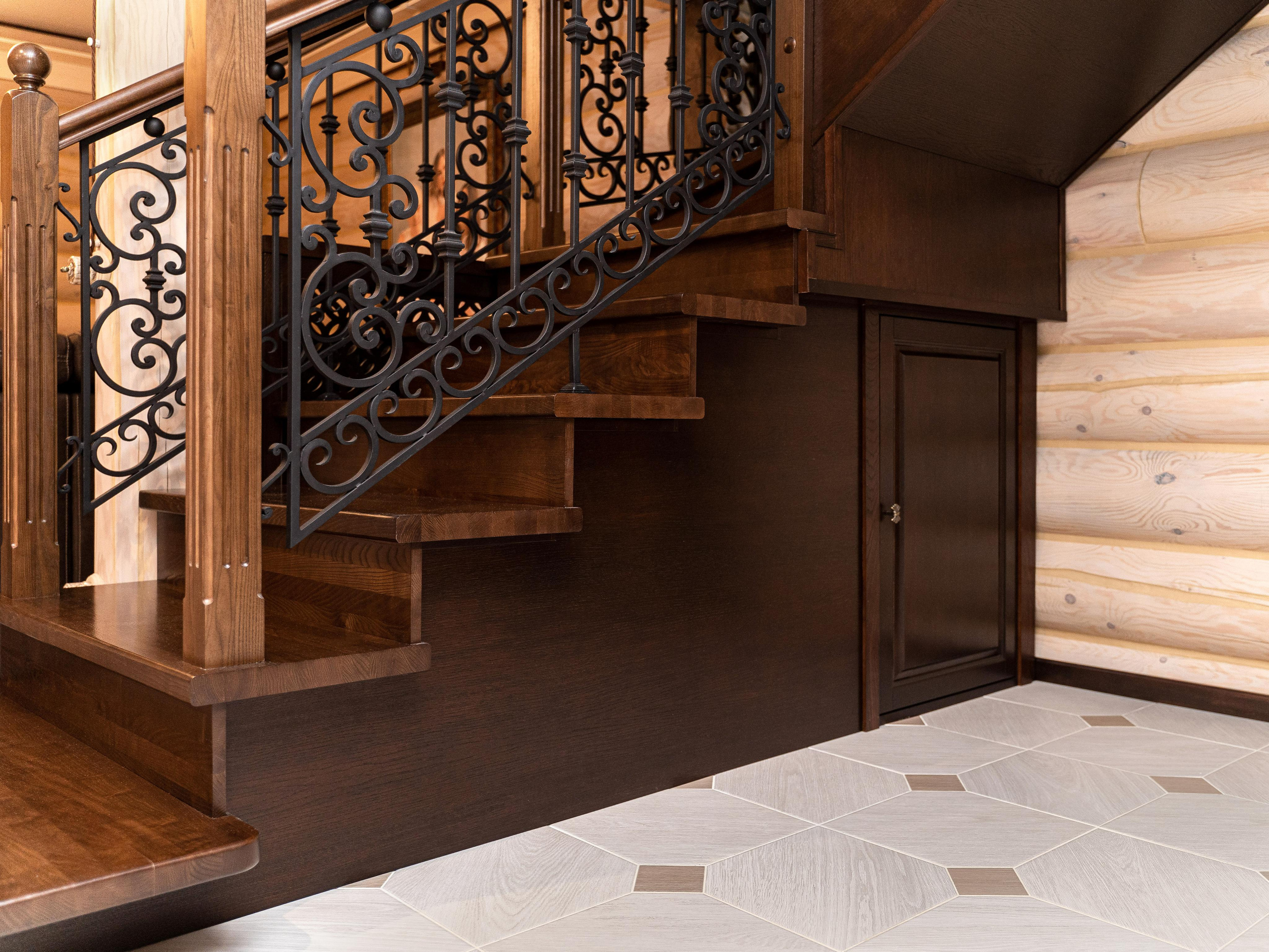 2. Интерьер (лестница, полки, столы, стеллаж, элементы потолка из дерева)). Фотограф Пермь. Свадьбы. Семья и дети, школа, д. сад. Фотокниги