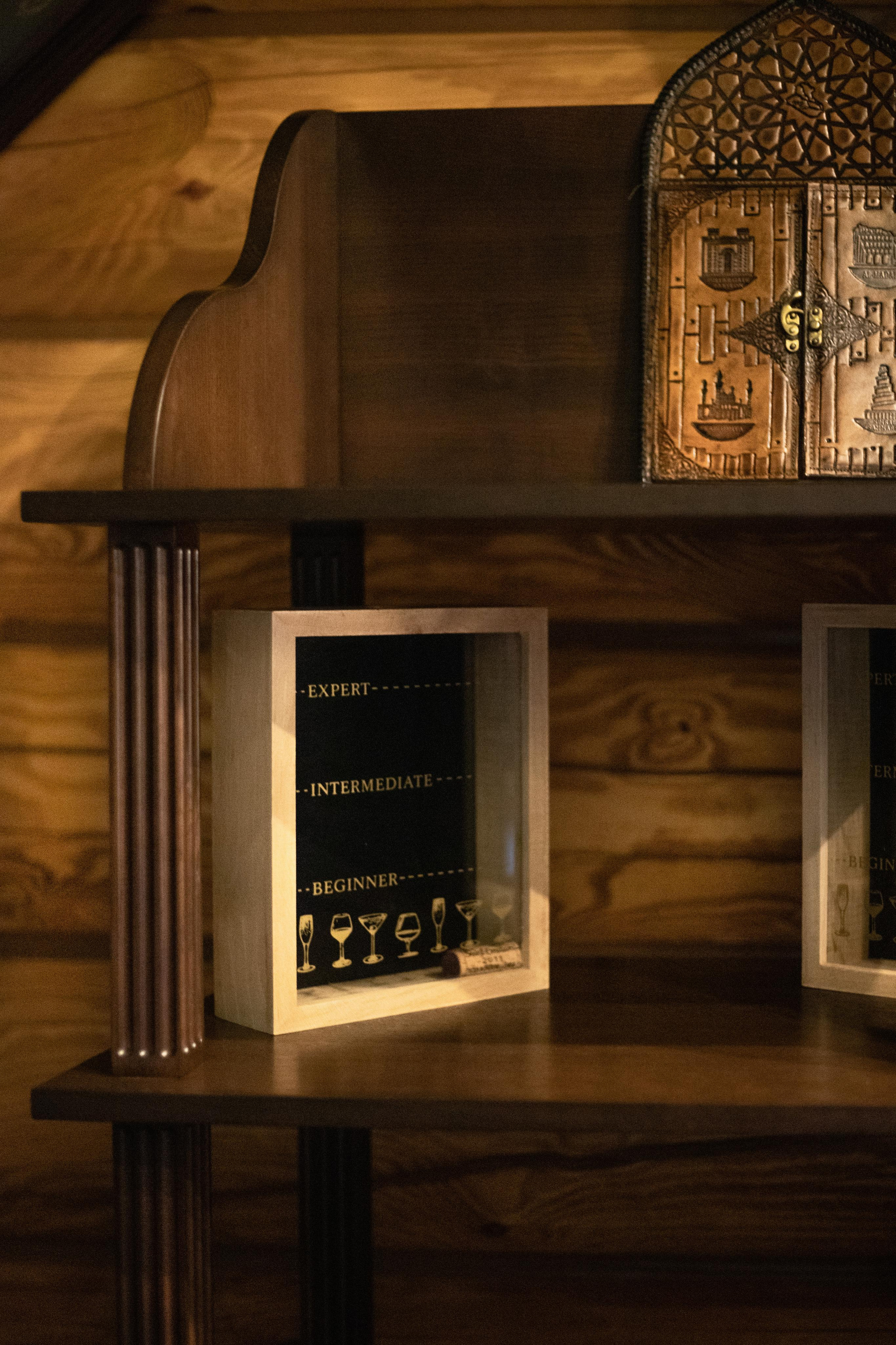 2. Интерьер (лестница, полки, столы, стеллаж, элементы потолка из дерева)). Фотограф Пермь. Свадьбы. Семья и дети, школа, д. сад. Фотокниги