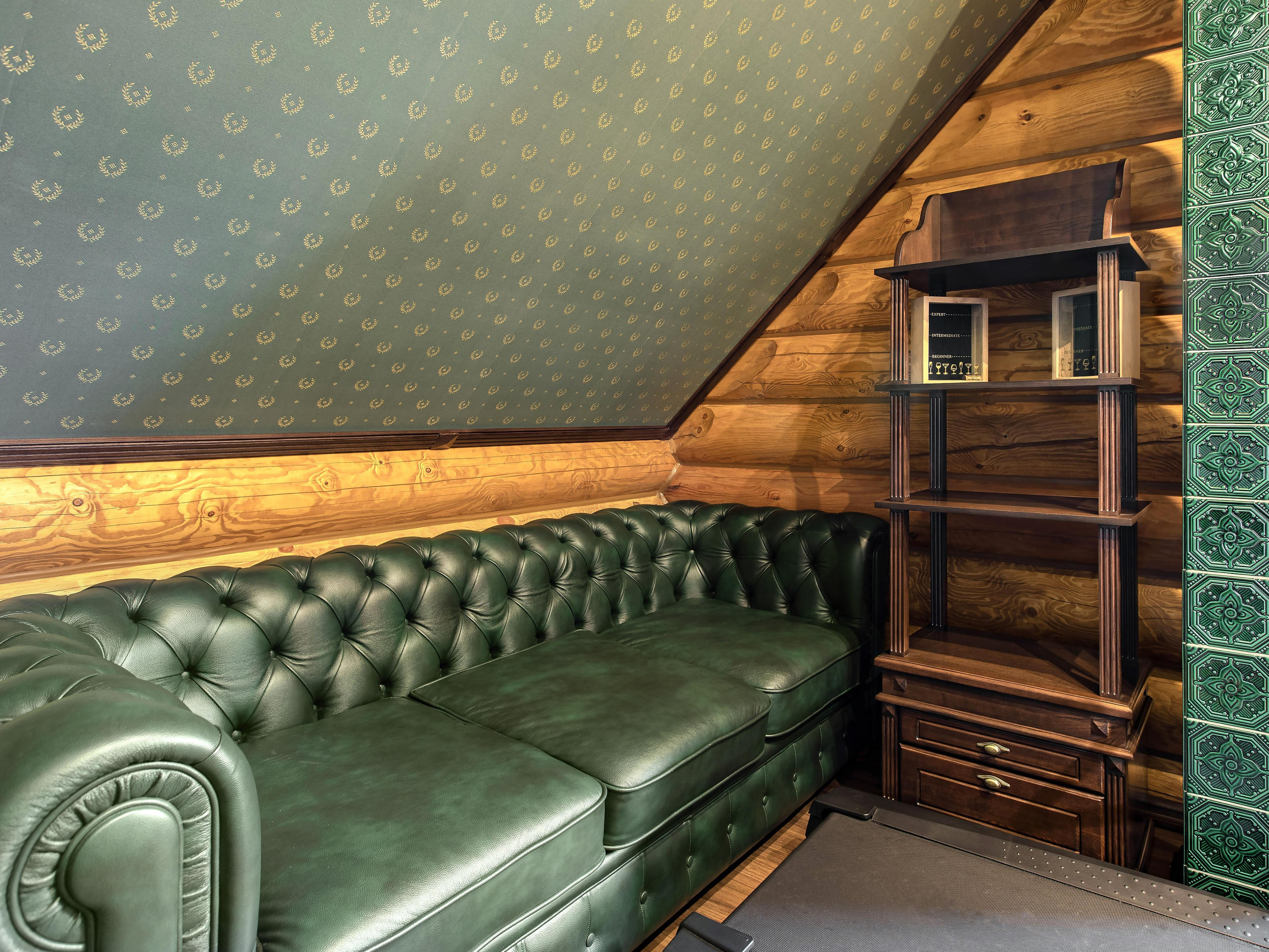 2. Интерьер (лестница, полки, столы, стеллаж, элементы потолка из дерева)). Фотограф Пермь. Свадьбы. Семья и дети, школа, д. сад. Фотокниги