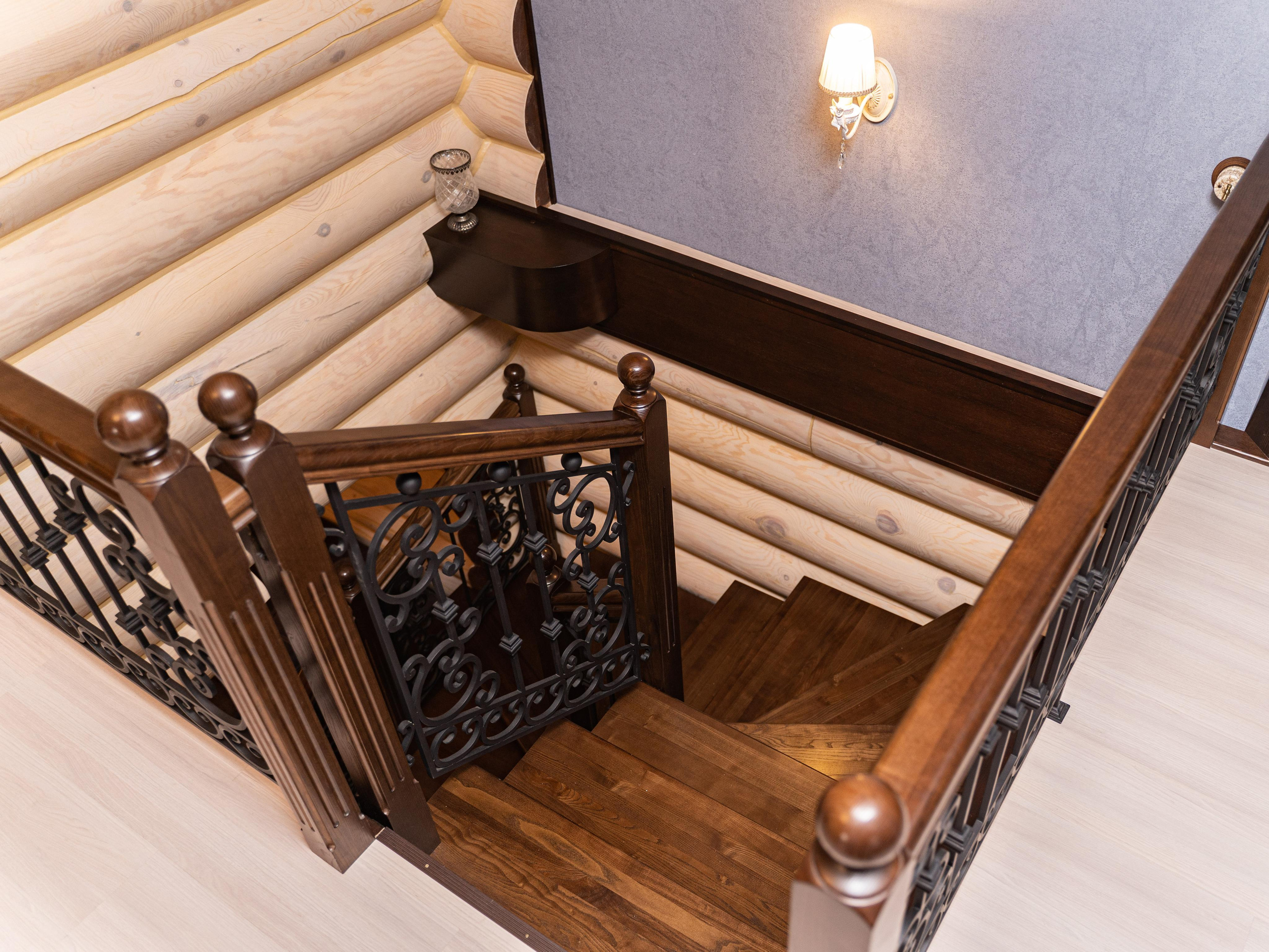 2. Интерьер (лестница, полки, столы, стеллаж, элементы потолка из дерева)). Фотограф Пермь. Свадьбы. Семья и дети, школа, д. сад. Фотокниги