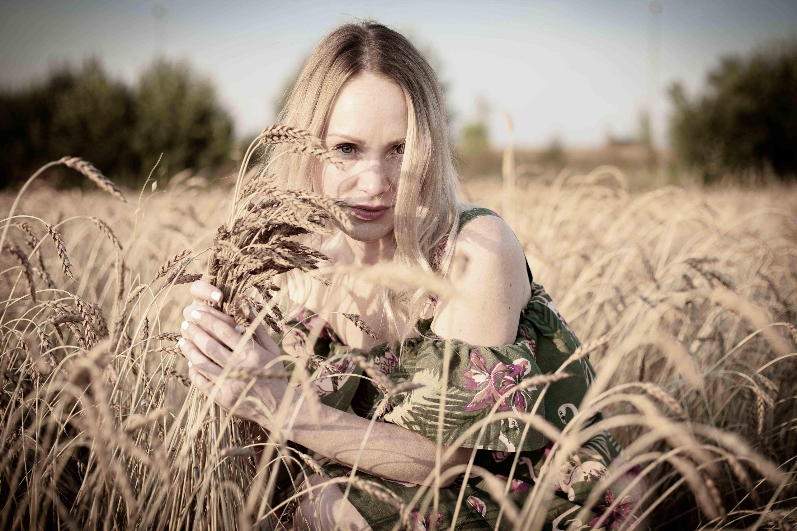 В поле. август 2020. Екатерина. Фотограф Пермь. Свадьбы. Семья и дети, школа, д. сад. Фотокниги