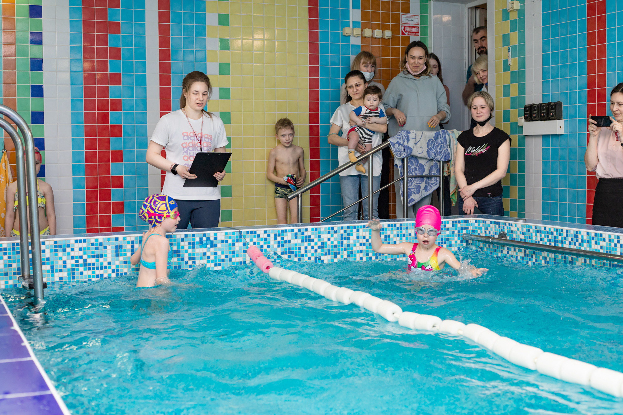 Репортажная съёмка. Дельфиньи игры. Бодибум Пермь. Фотограф Пермь. Свадьбы. Семья и дети, школа, д. сад. Фотокниги