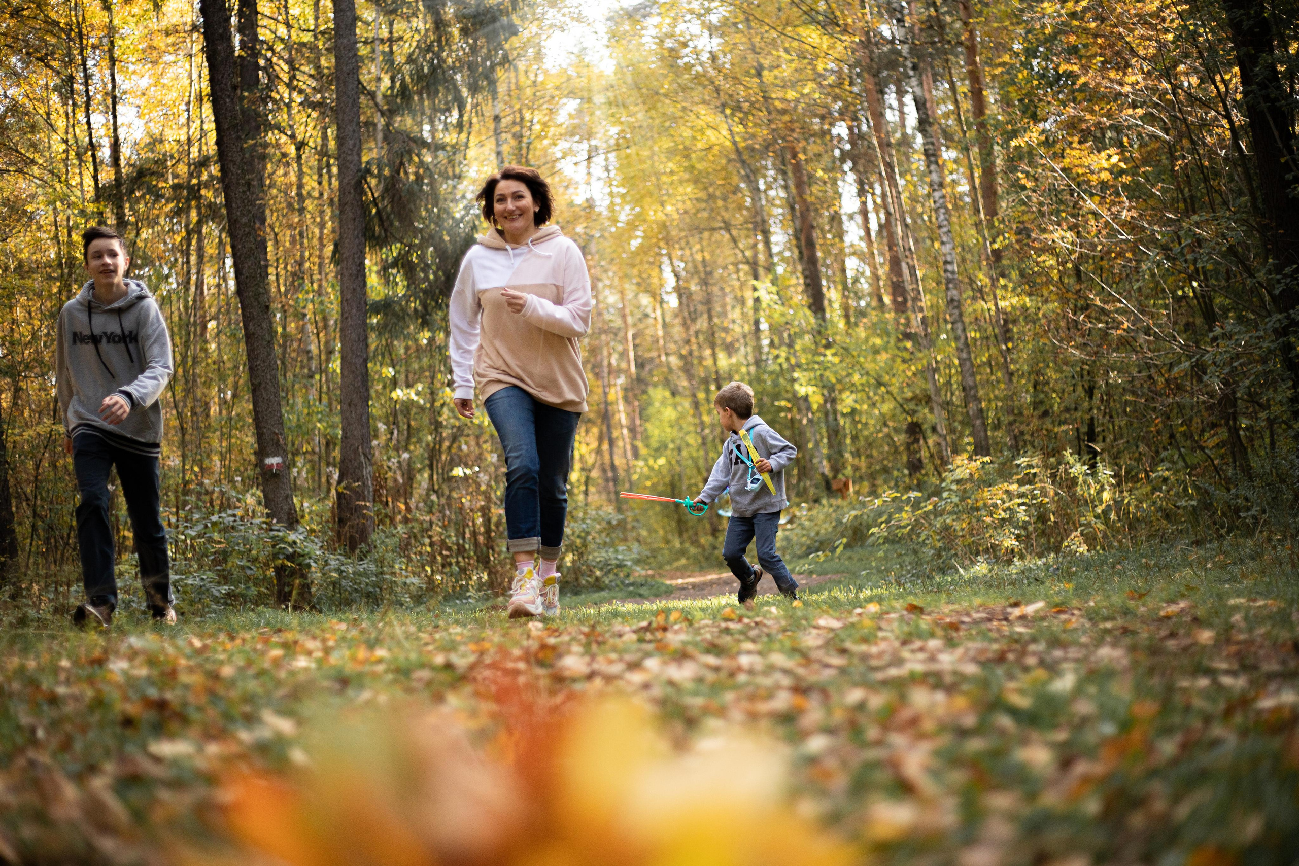 Черняевский лес «Золотые пески». Осень 2020. Ирина с сыновьями. Фотограф Пермь. Свадьбы. Семья и дети, школа, д. сад. Фотокниги