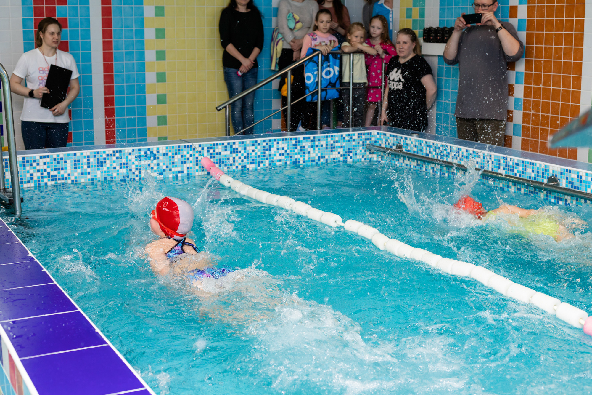 Репортажная съёмка. Дельфиньи игры. Бодибум Пермь. Фотограф Пермь. Свадьбы. Семья и дети, школа, д. сад. Фотокниги