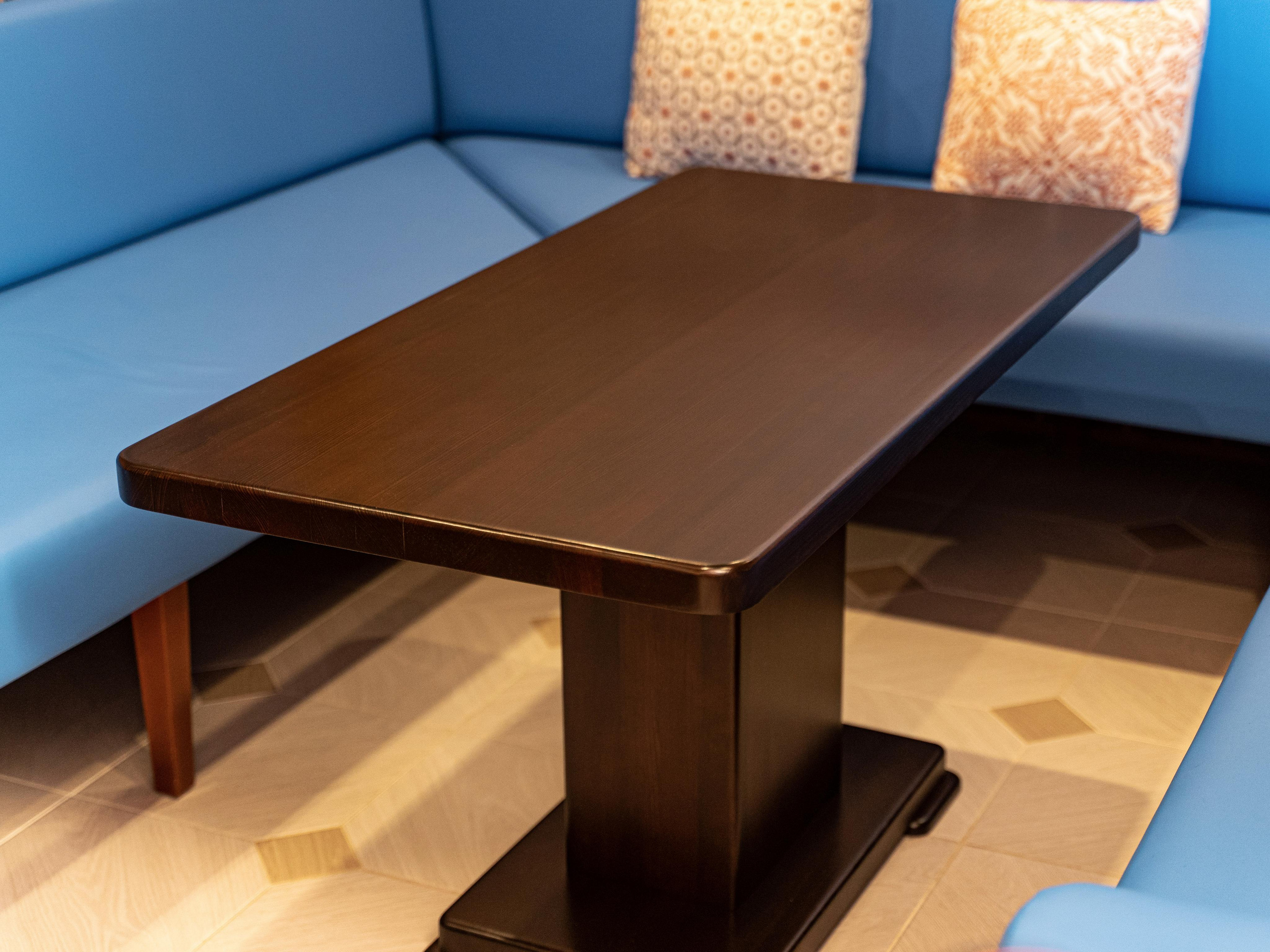 2. Интерьер (лестница, полки, столы, стеллаж, элементы потолка из дерева)). Фотограф Пермь. Свадьбы. Семья и дети, школа, д. сад. Фотокниги