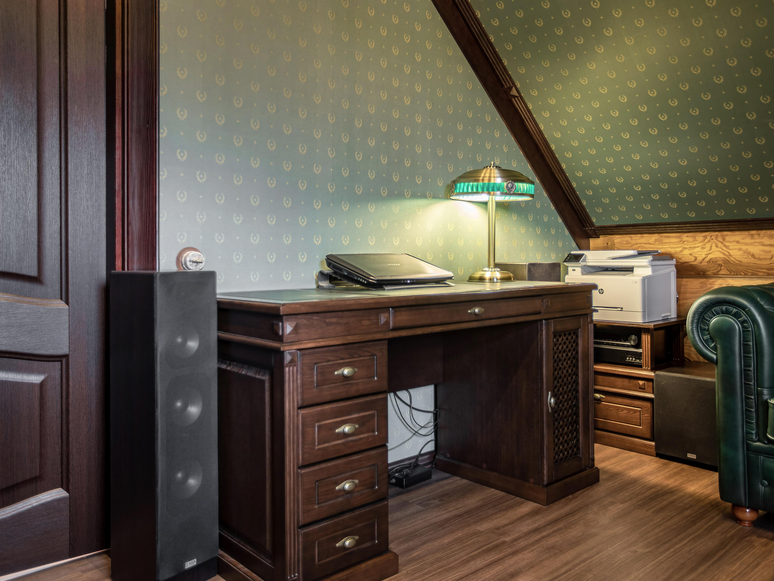 2. Интерьер (лестница, полки, столы, стеллаж, элементы потолка из дерева)). Фотограф Пермь. Свадьбы. Семья и дети, школа, д. сад. Фотокниги