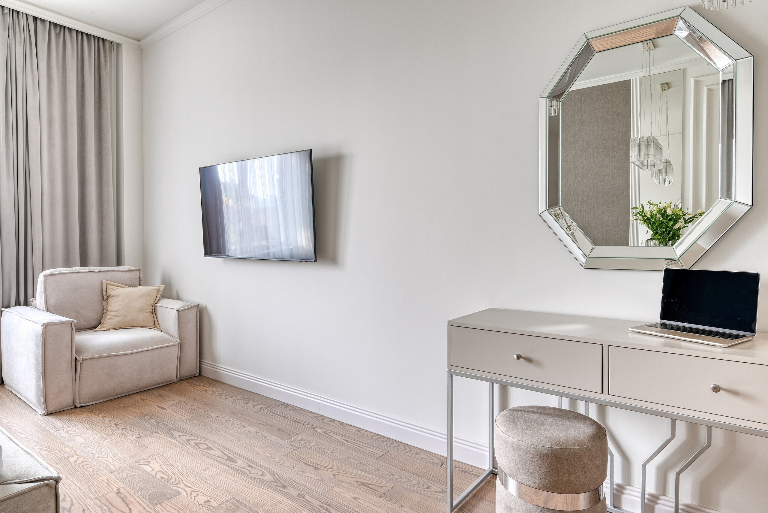 Апарт-комплекс Grand Royal в Сочи. Интерьерная съемка. Интерьерный фотограф в Сочи | Роман Сусленко