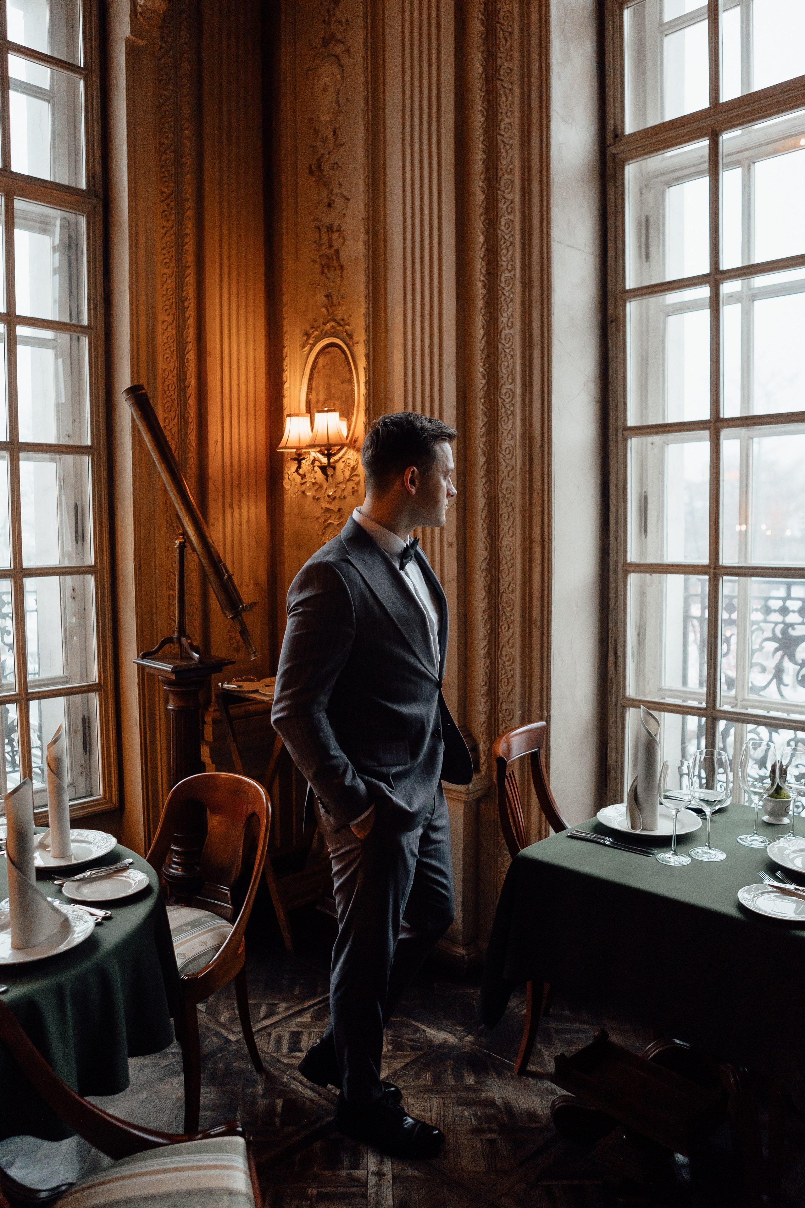 Свадебная фотосессия в Кафе Пушкинъ. Свадебный фотограф в Москве Дарья Олендарёва