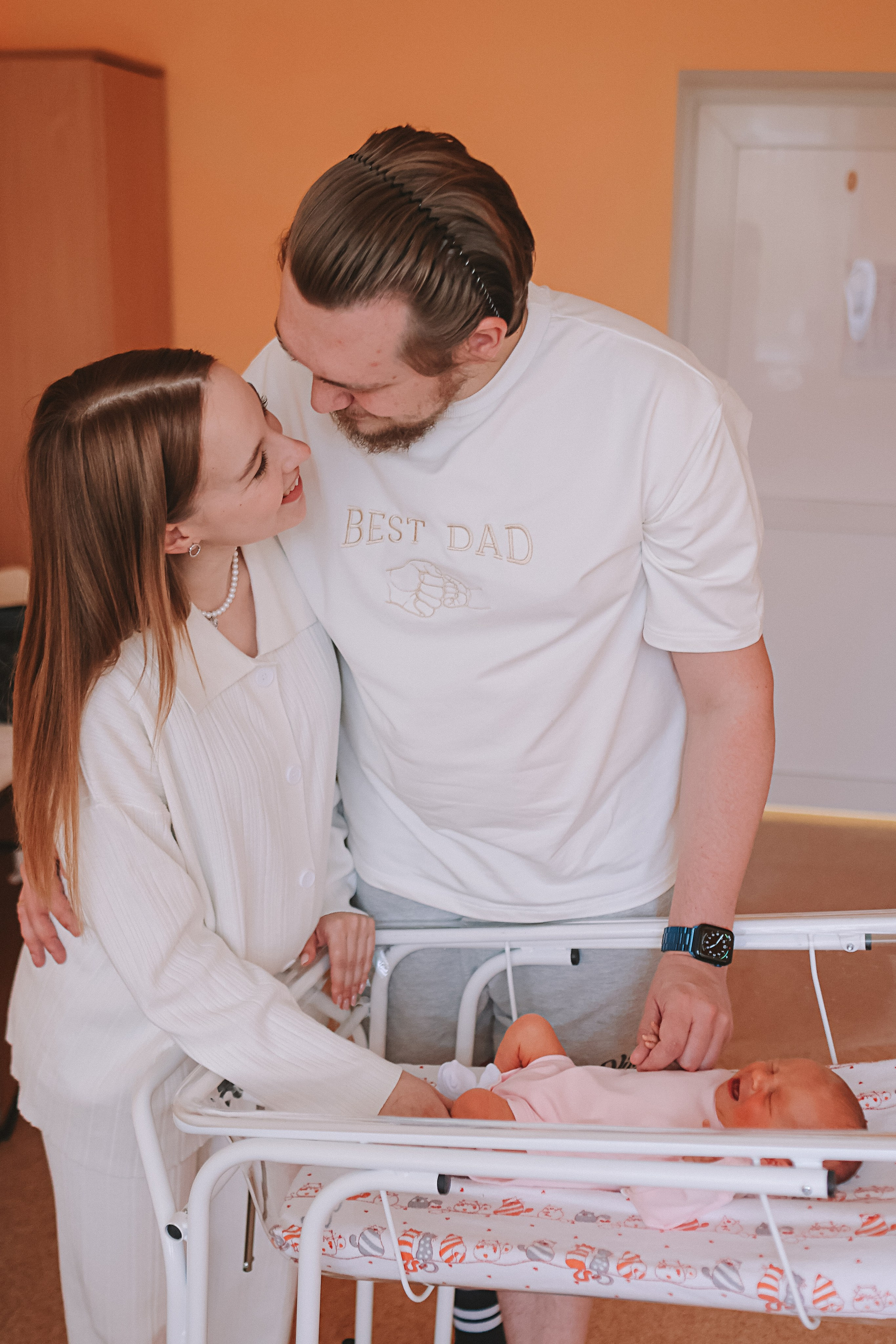 Выписка палата+внизу ПЦЭ. Семейный фотограф Тюмень, фотограф на роды Салмина Мария