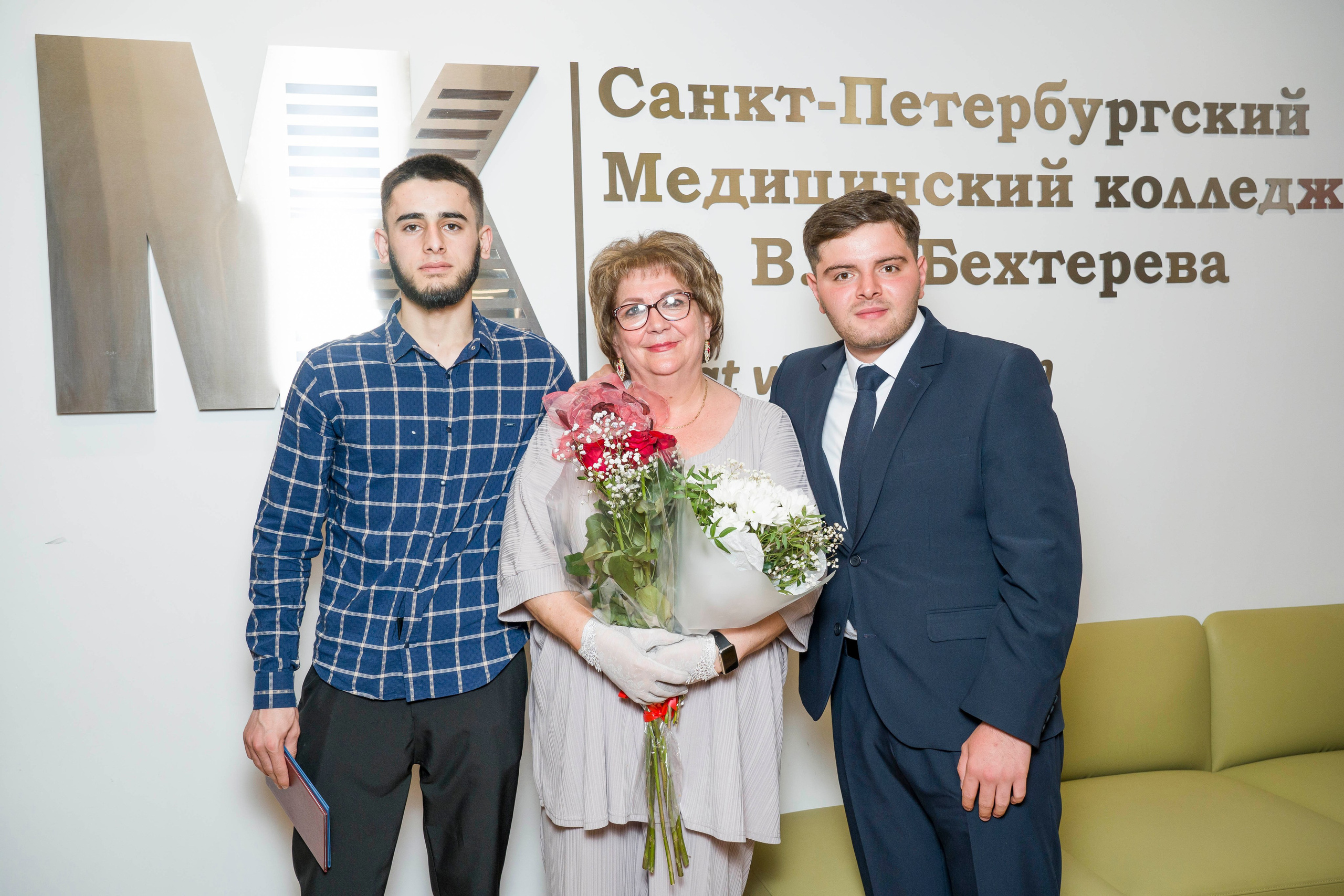 Выпускной в медколледже. Фотограф в Санкт-Петербурге. Репортажная и все съёмки для бизнеса