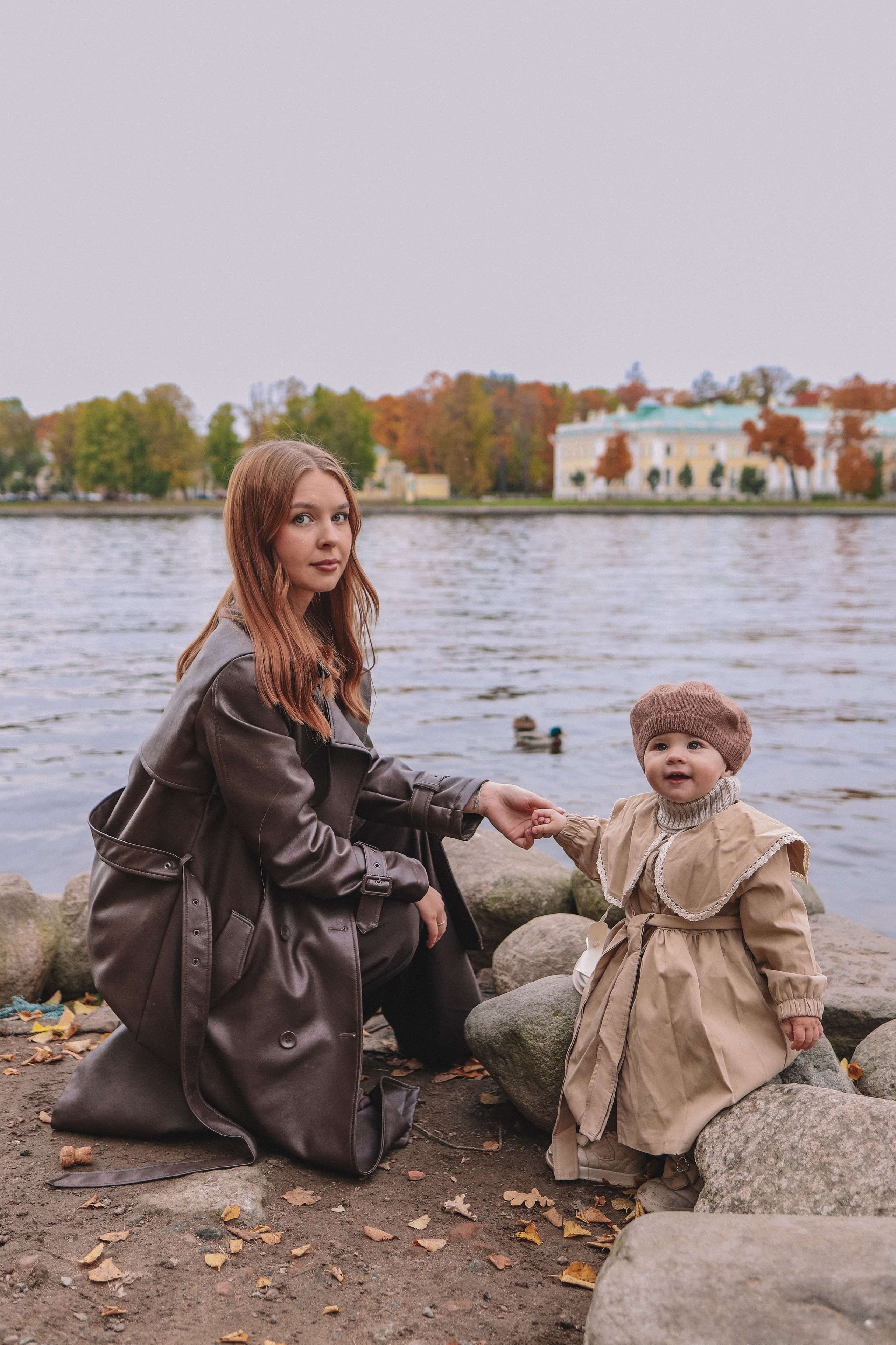 Мамы с дочками в осеннем парке. Фотограф Олеся Беляева | Санкт-Петербург и Ленобласть