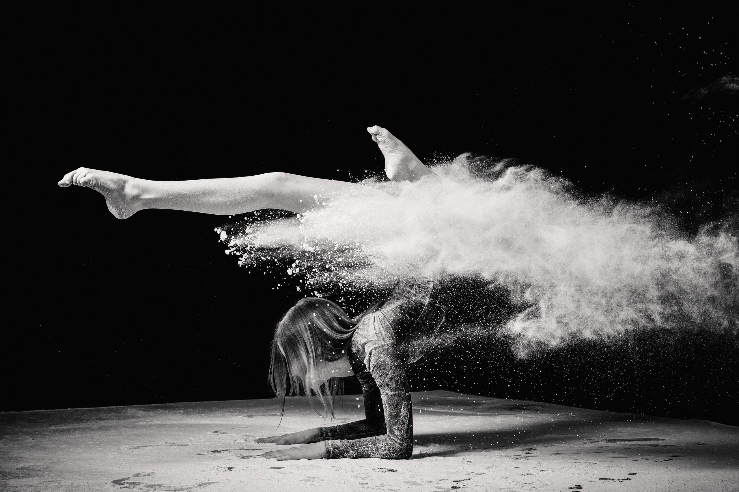 Фотосессия с мукой. Фотограф Евгения Соколова