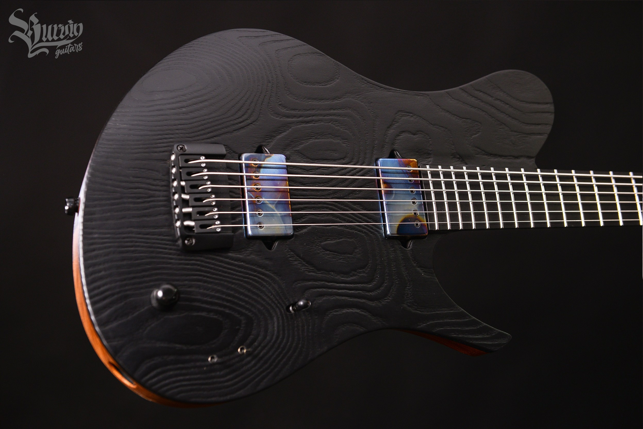 032 ZLAYA SOBAKA. Master of making guitars and basses to order