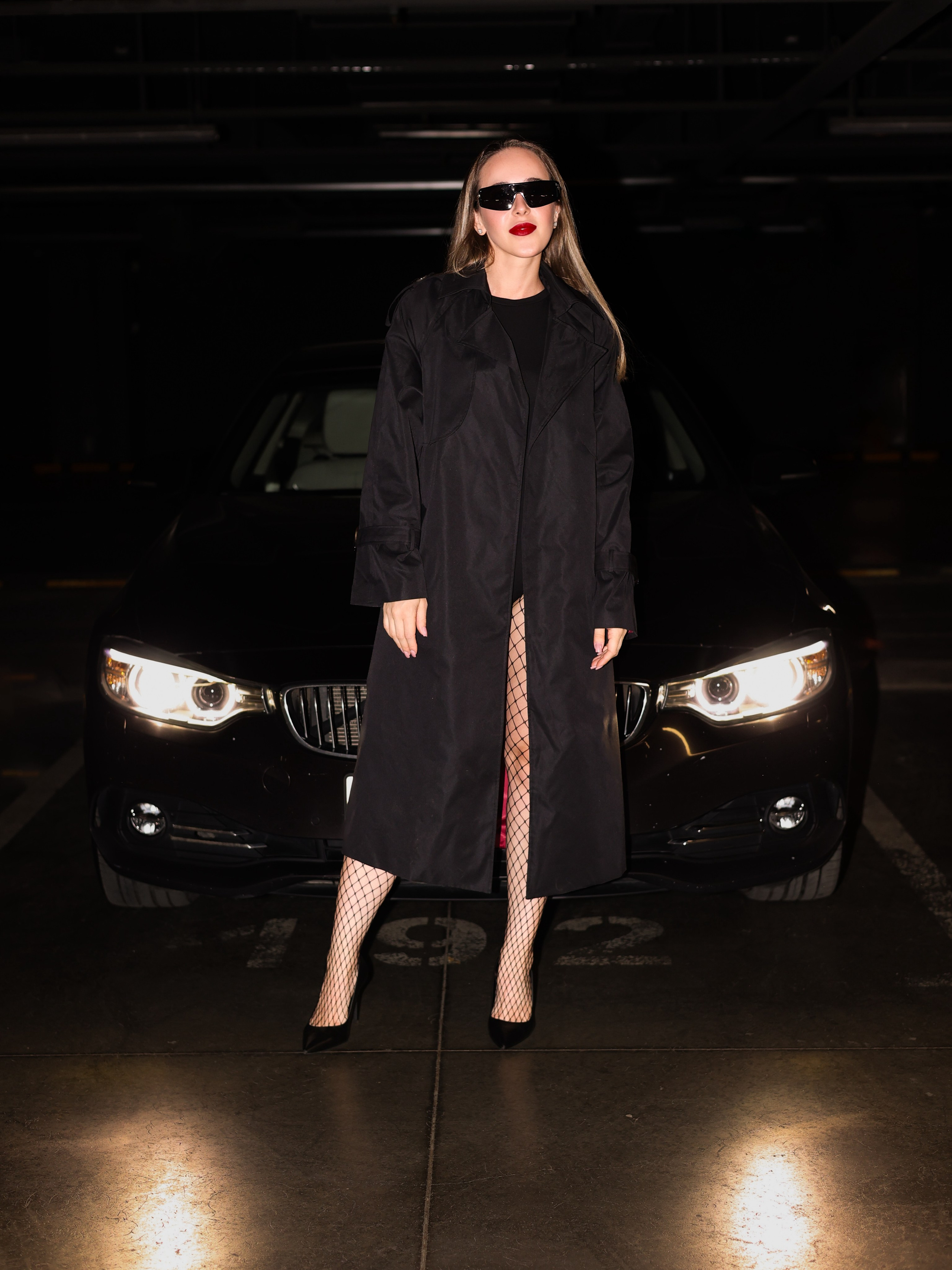 Майя на парковке. Фотограф ANNA GEREIHAN