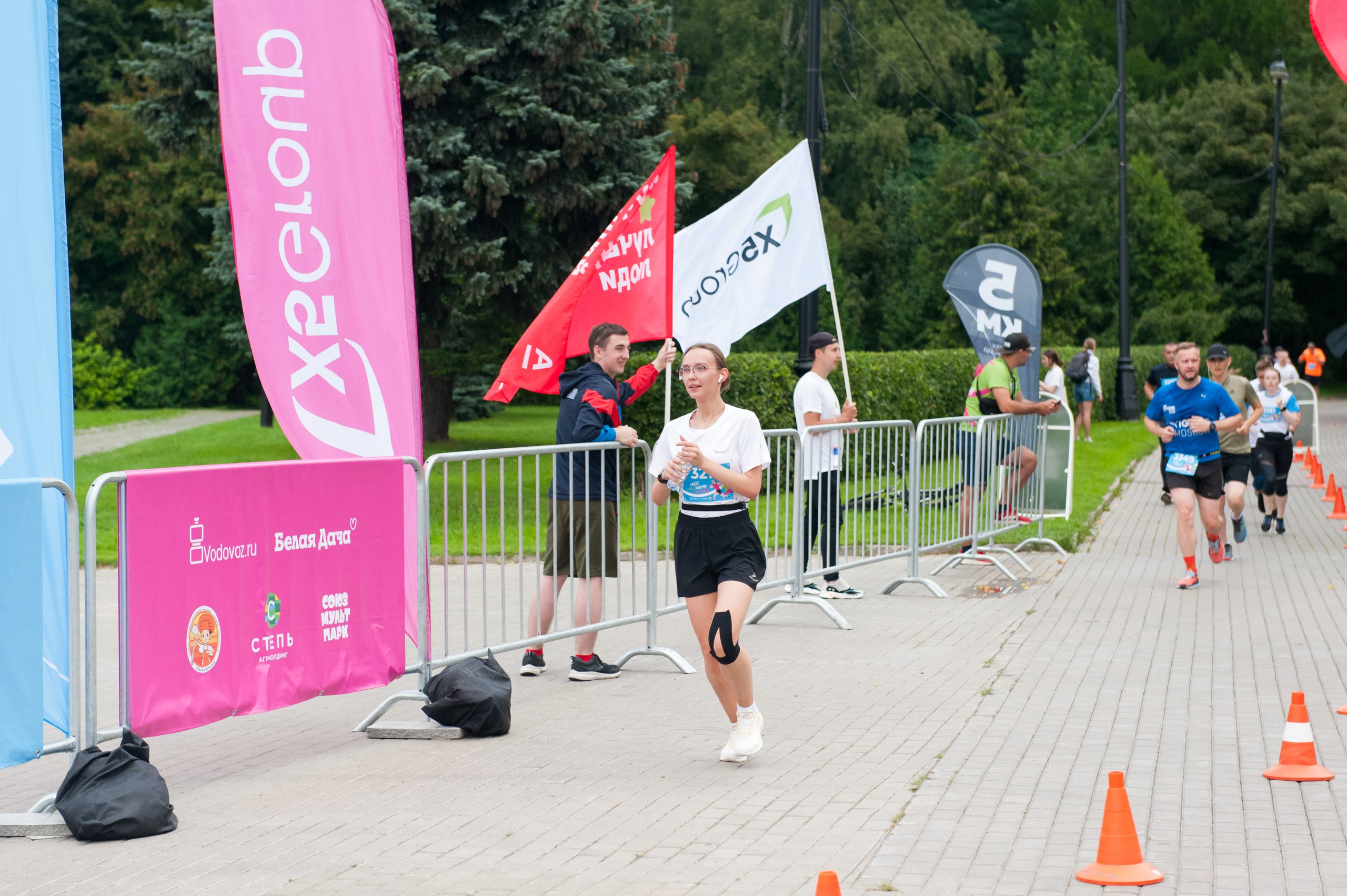 Корпоративное. Забег X5 Retail Group. Репортажный фотограф и видеограф Слава Думчев. Тимбилдинги, отчетники, корпоративы