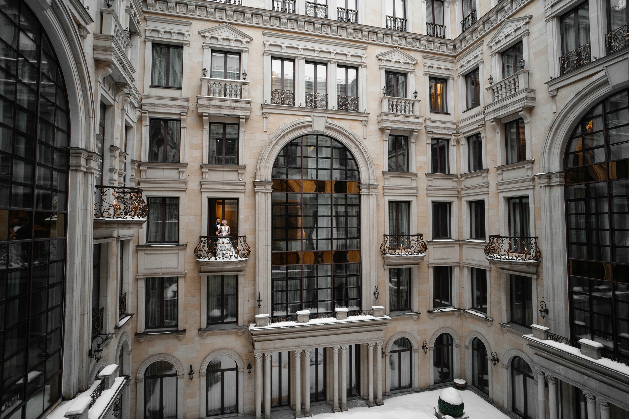 Свадебная фотосессия в отеле St. Regis Москва Никольская. Свадебный и семейный фотограф в Москве Светлана Зоткина