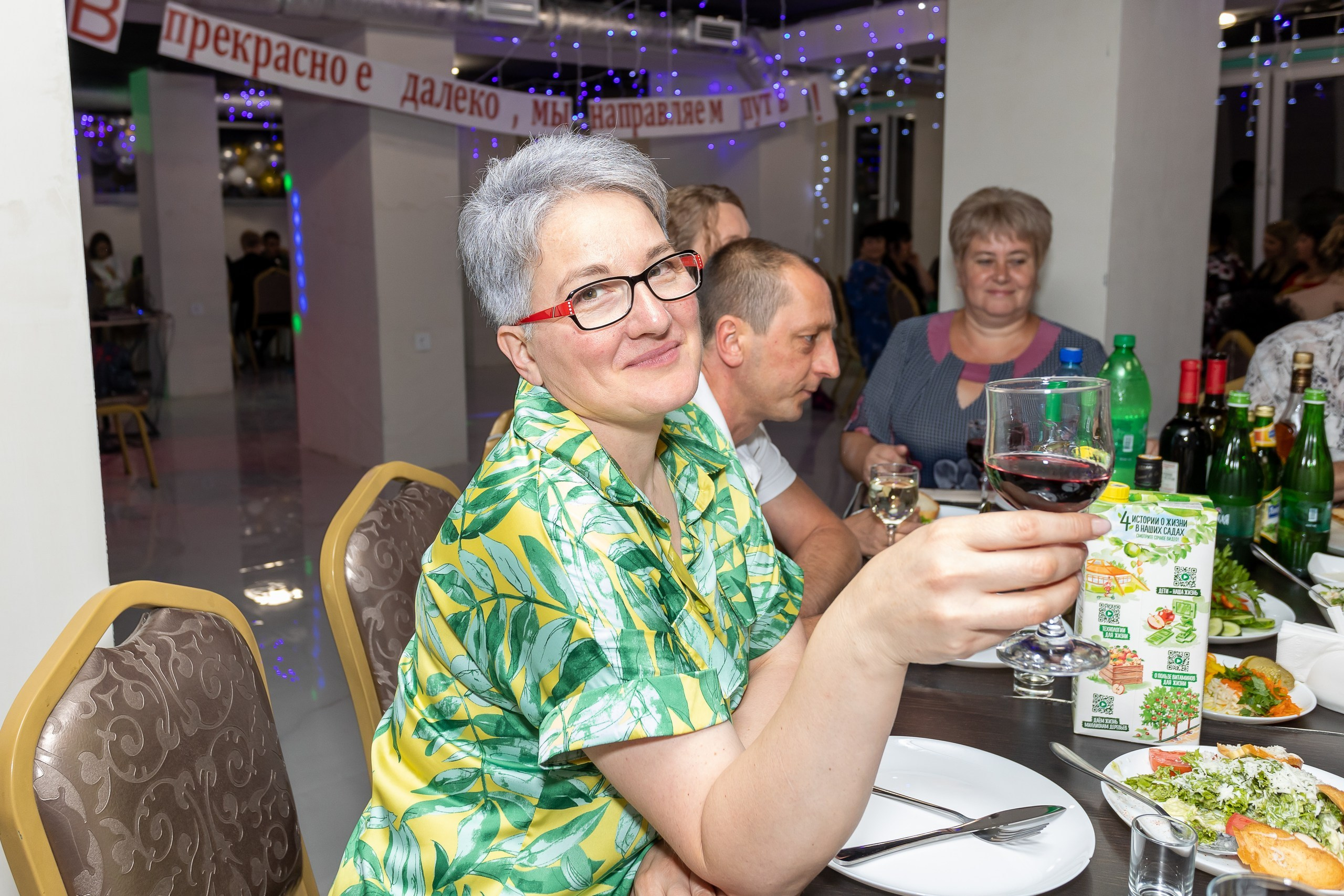 Вручение аттестата и выпускной вечер. Выпускные альбомы Майкоп, Краснодар Елена Золотарева