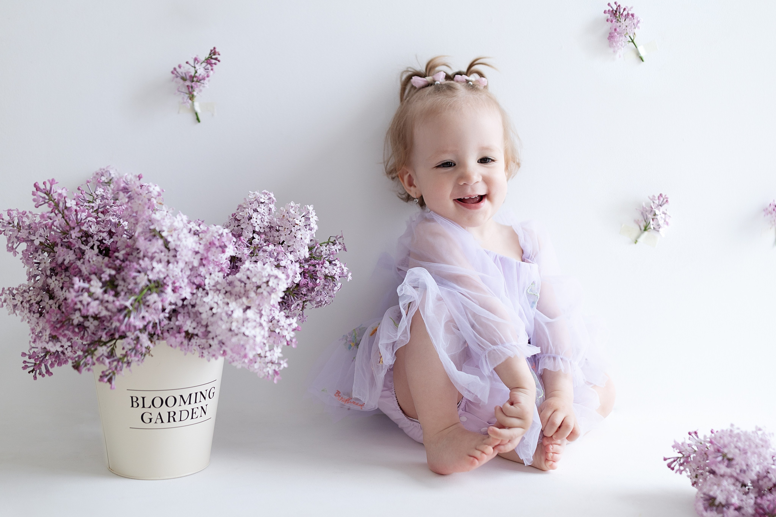 Ариша и сирень. Фотограф на годик Хабаровск Детский и семейный фотограф в Хабаровске Юлия Матвиенко