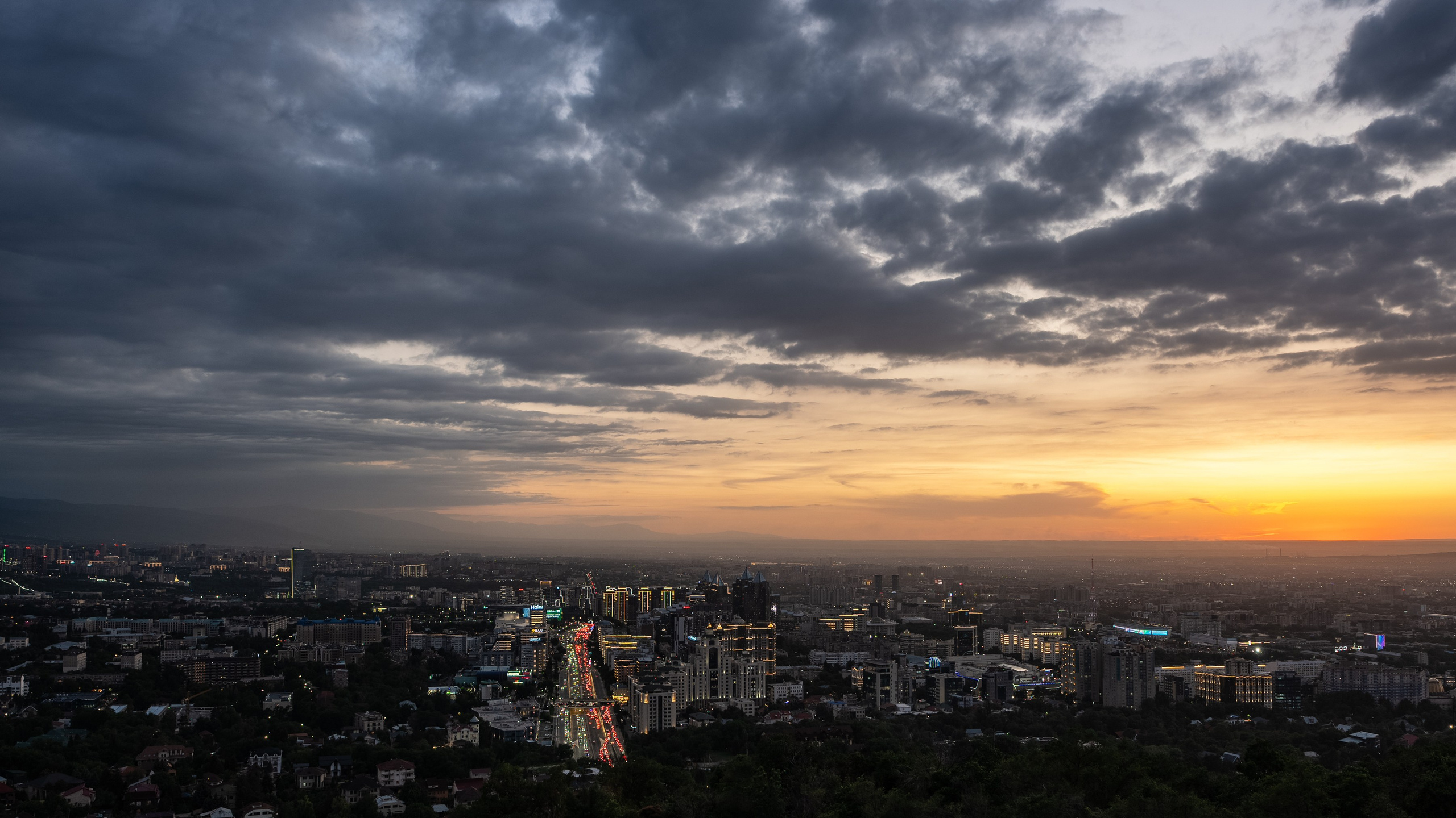 EURASIAN FASHION WEEK Nackstage Day 2