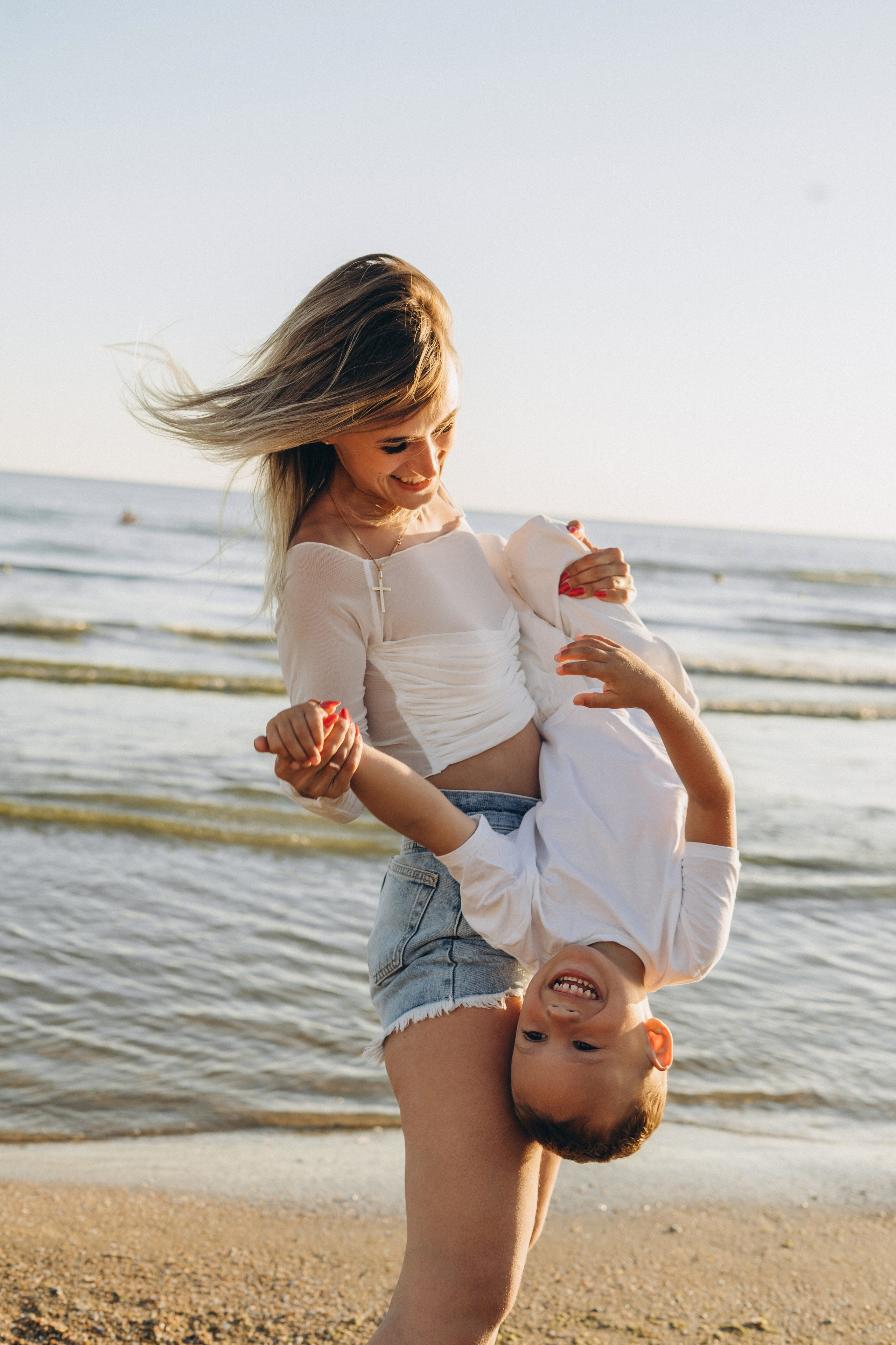Фотосессия на Голубицкой - момент, когда вся семья дружно загадывает желание, глядя на падающую звезду