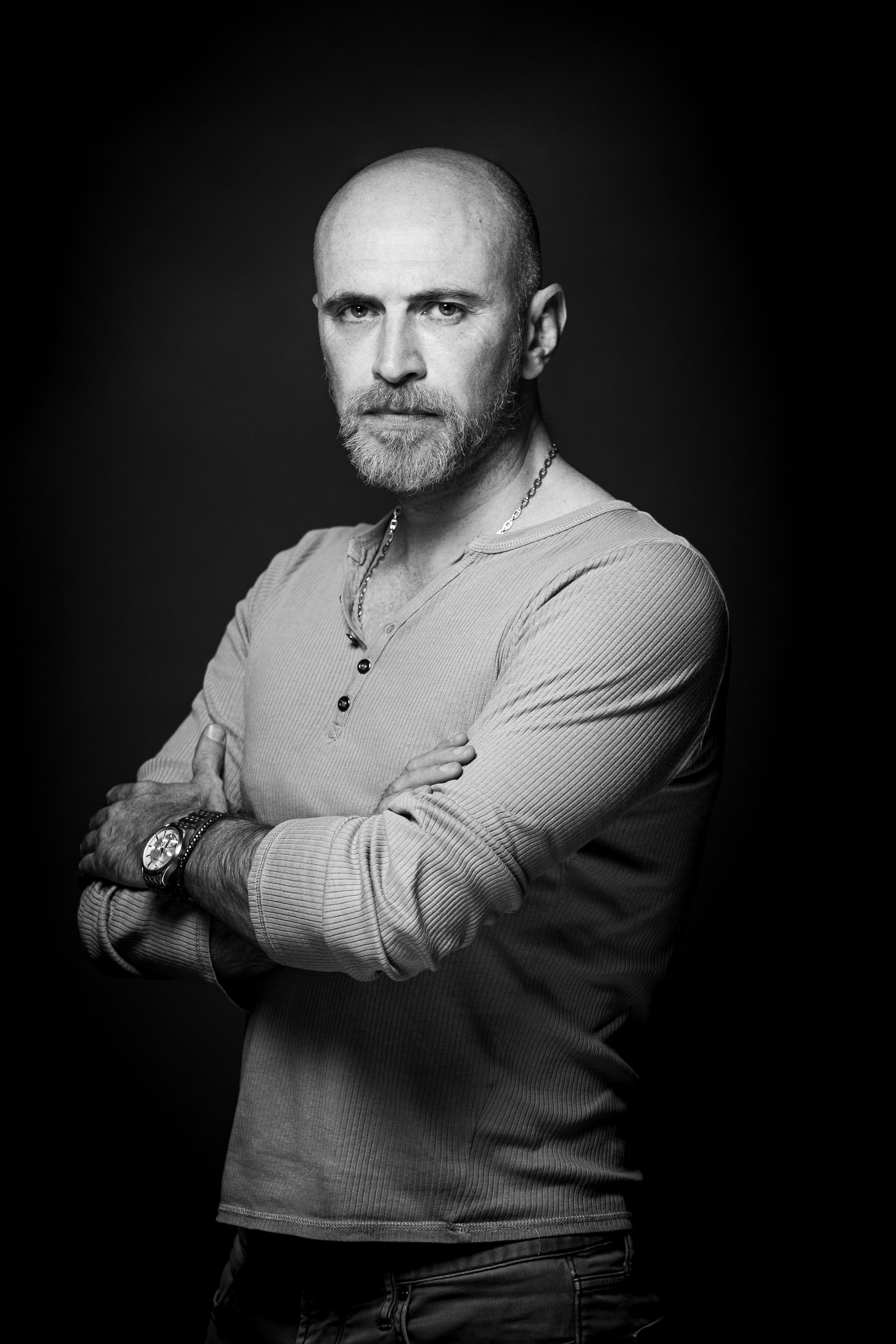 Портретная фотосессия для владельца бренда George Kini. Рекламный, предметный, репортажный, семейный фотограф и художник в Москве