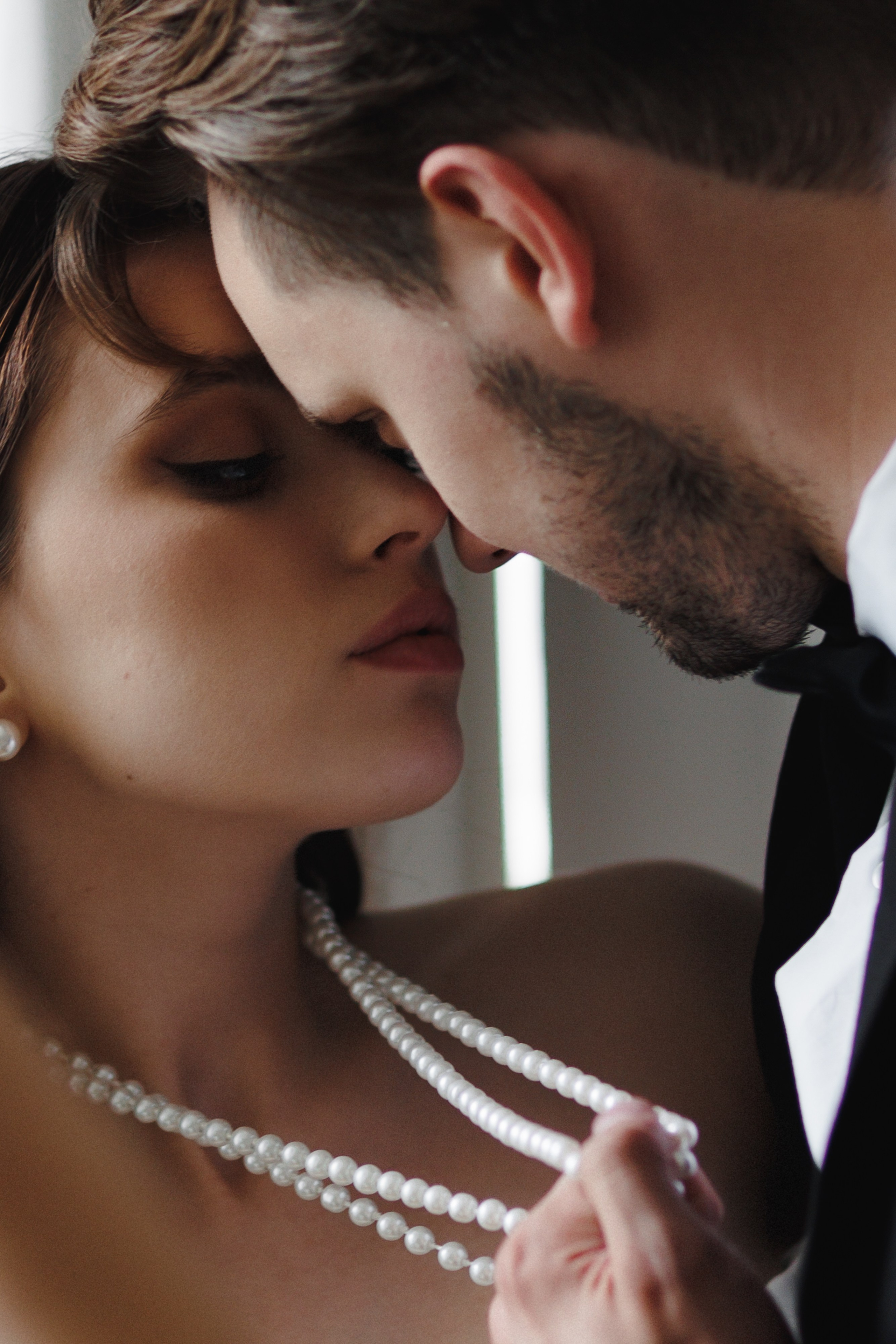 Свадебная фотосессия в квартире-студии. Свадебный фотограф в Москве Мария Крош