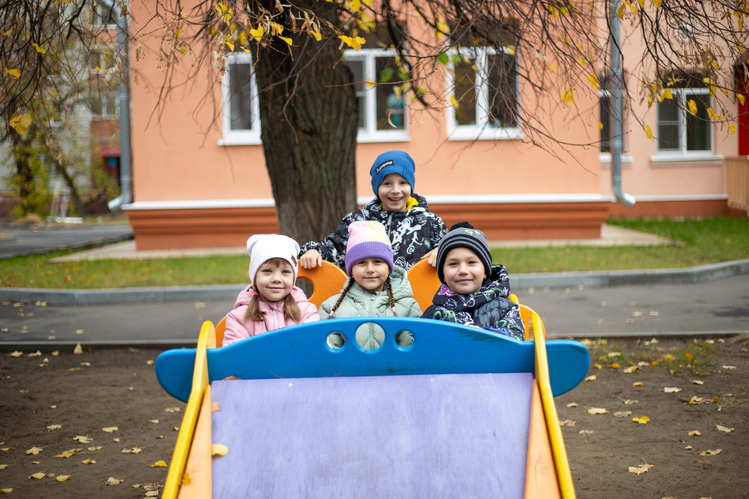 Детский сад на прогулке. Выпускные альбомы Воронеж " СОКОЛ фото»