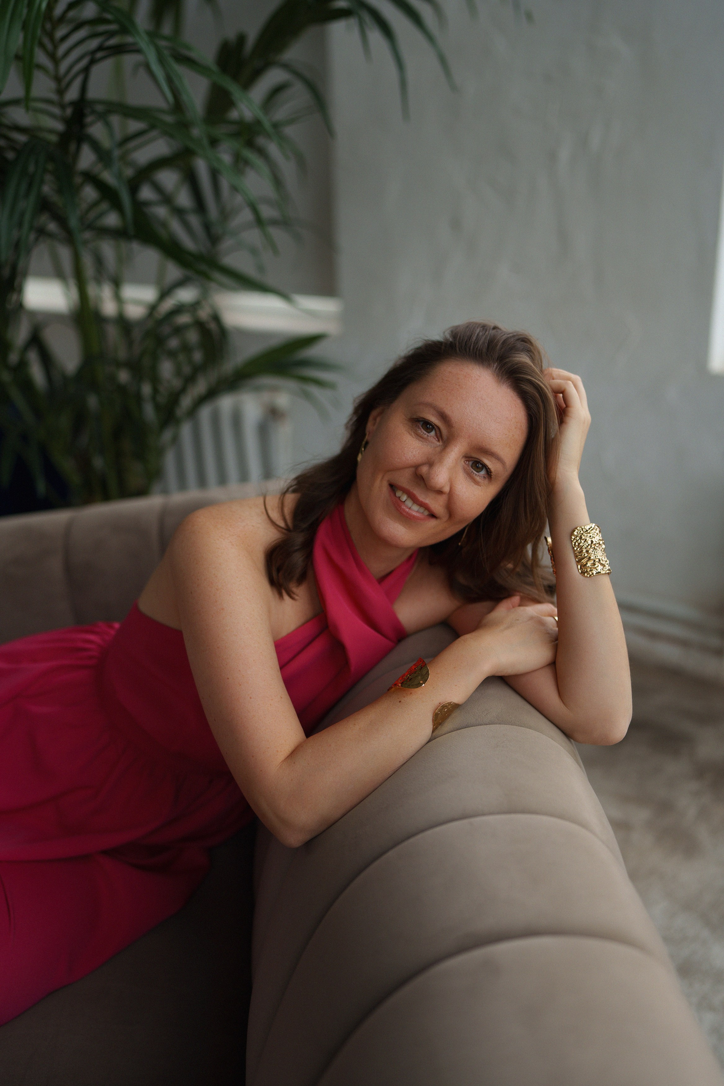 Портрет в студии, контент для блога, экспертная фотосессия | женский портрет | фотосессия в студии | фото контент для блога | экспертный блог визуал | контент инстаграм | экспертная съемка | контент фотосессия | личный блог визуал | личный бренд визуал | контент фотосессия | идеи фотосессии для контента | фото для блога | женский экспертный блог | фотосессия для личного бренда | бренд съемка