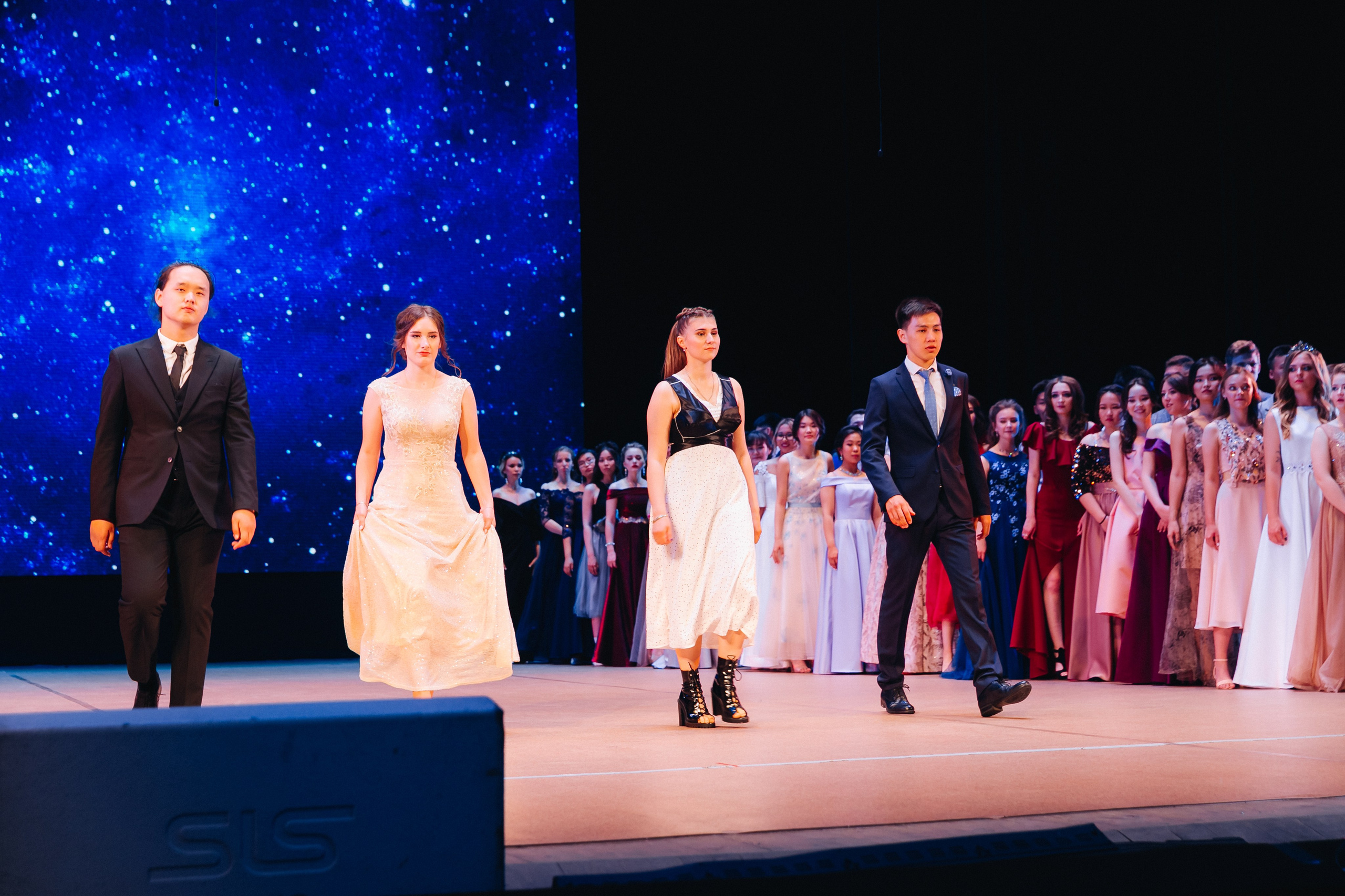 Вручение аттестатов 14 Гимназия. Свадебный и семейный фотограф в Улан-Удэ