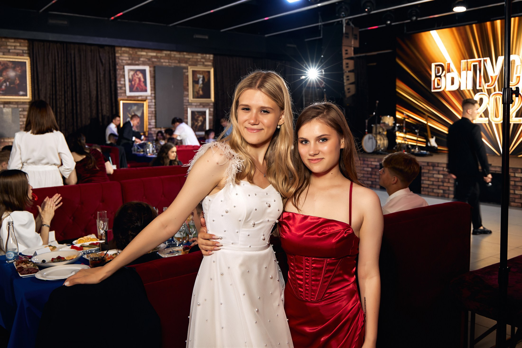 Фотограф на выпускной. Свадебный репортажный и фуд фотограф в Барнауле Гайфулин Виталий