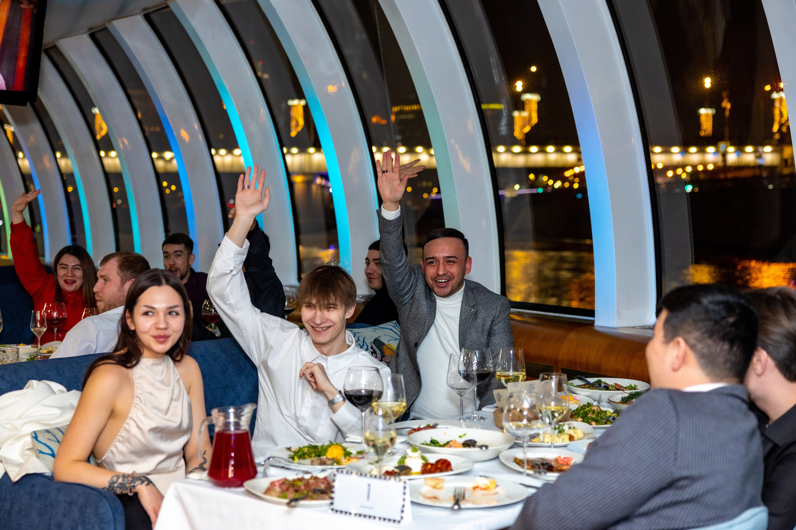 Корпоратив на теплоходе. Дарья Бухреева — фотограф, видеограф и фототерапевт. Москва и мир