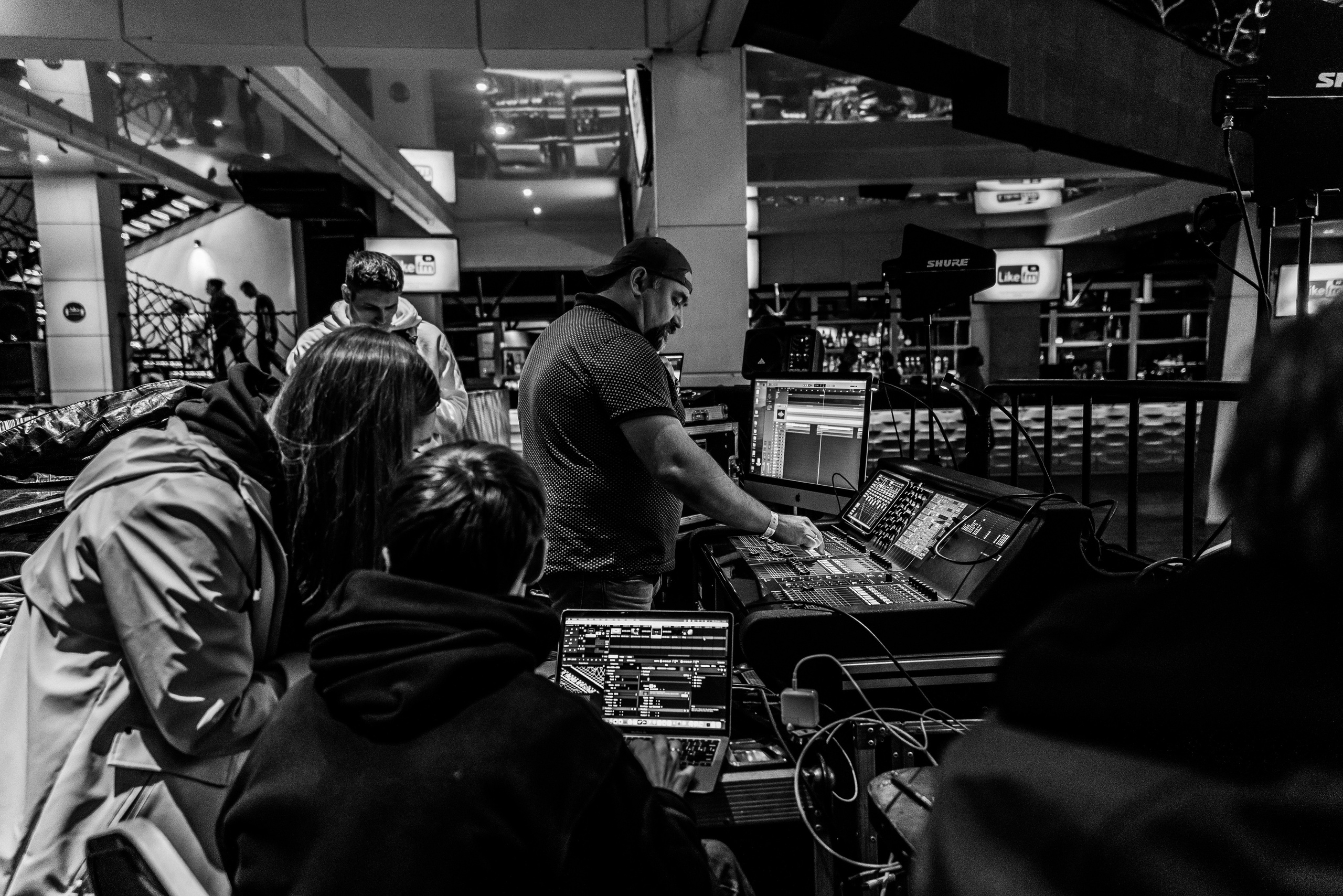 КОНЦЕРТ IDRIS & LEOS В ИЗВЕСТИЯ HALL. Репортажный и свадебный фотограф в Москве