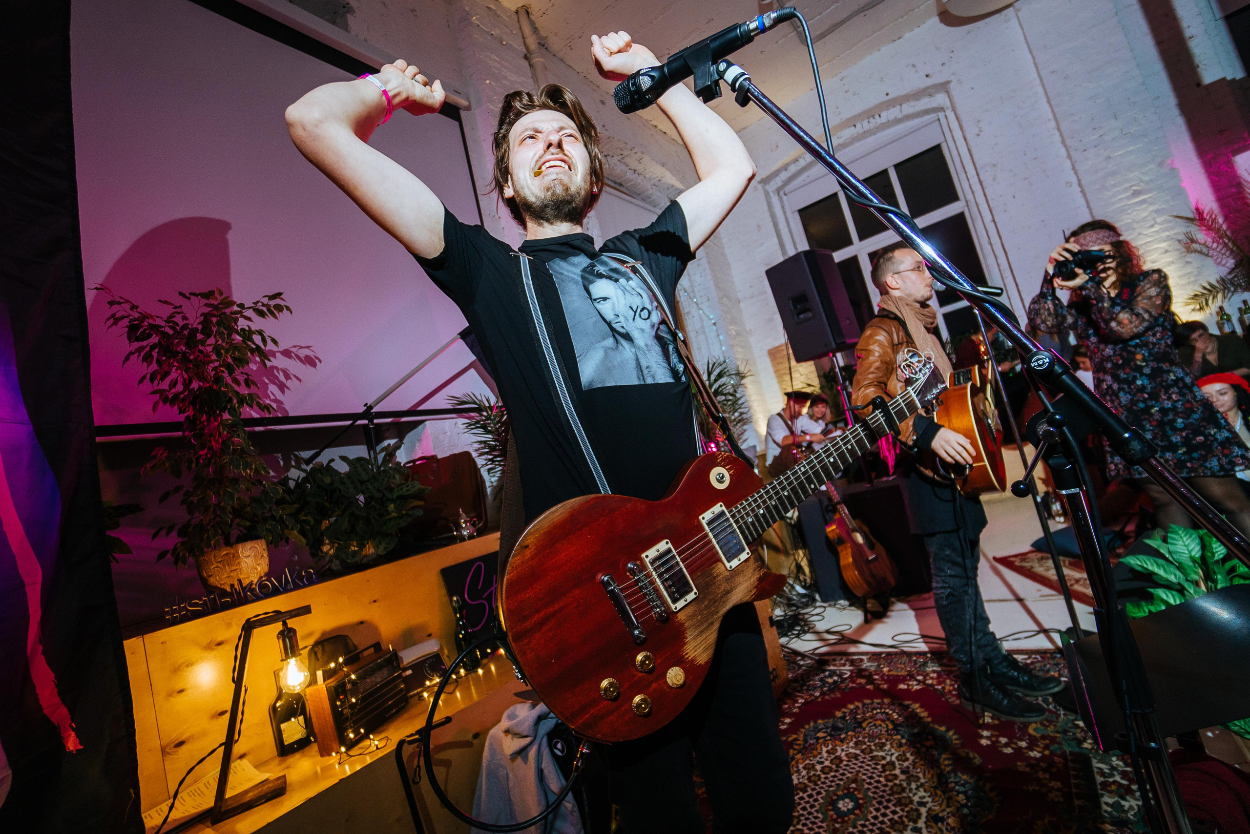 МУЗЫКАЛЬНЫЙ КВАРТИРНИК «СТЫКОВКА». Репортажный и свадебный фотограф в Москве