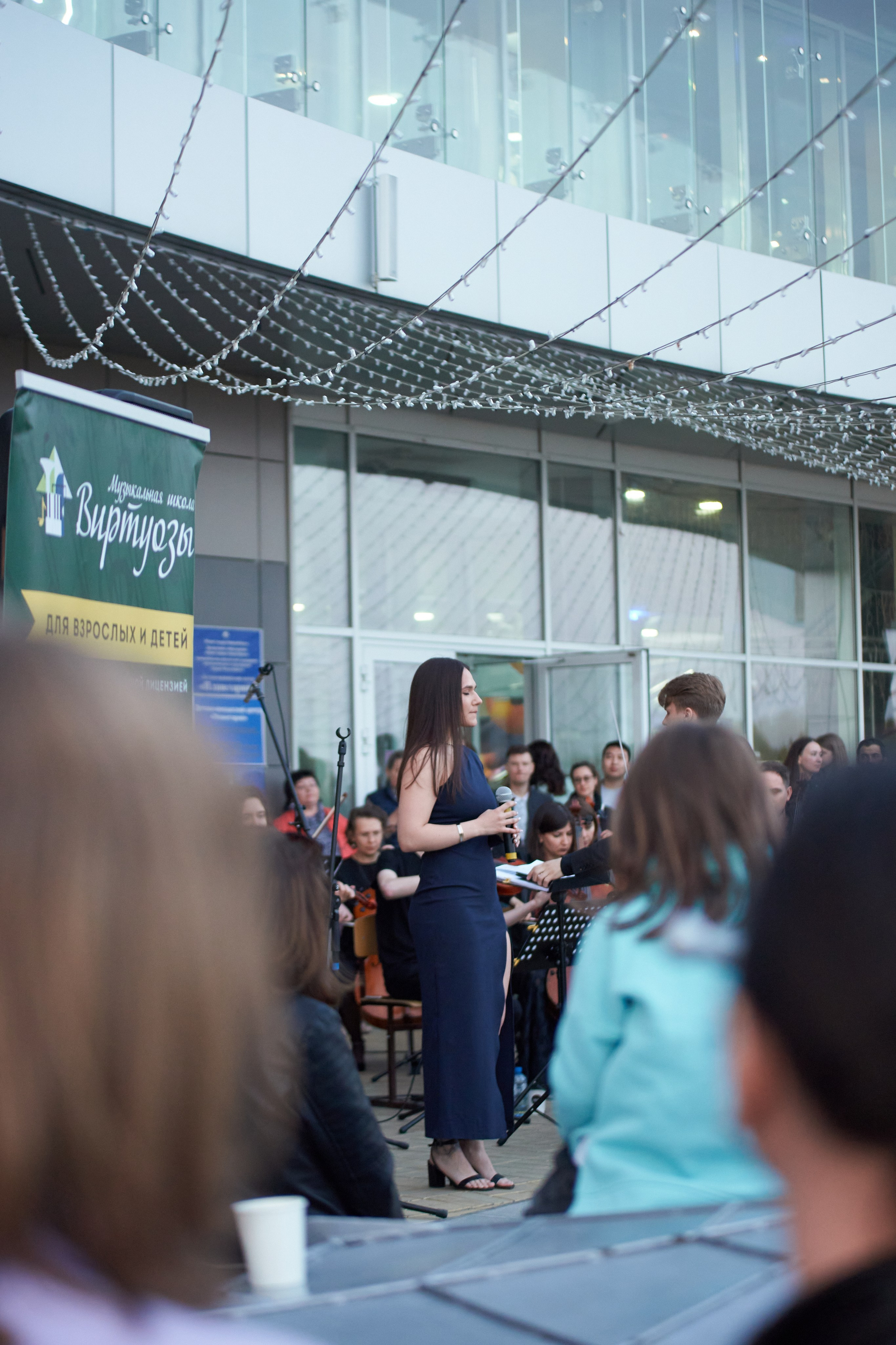 Репортаж: Музыкальная школа Виртуозы в Ночь музеев у планетария. Репортажный и женский фотограф в Новосибирске