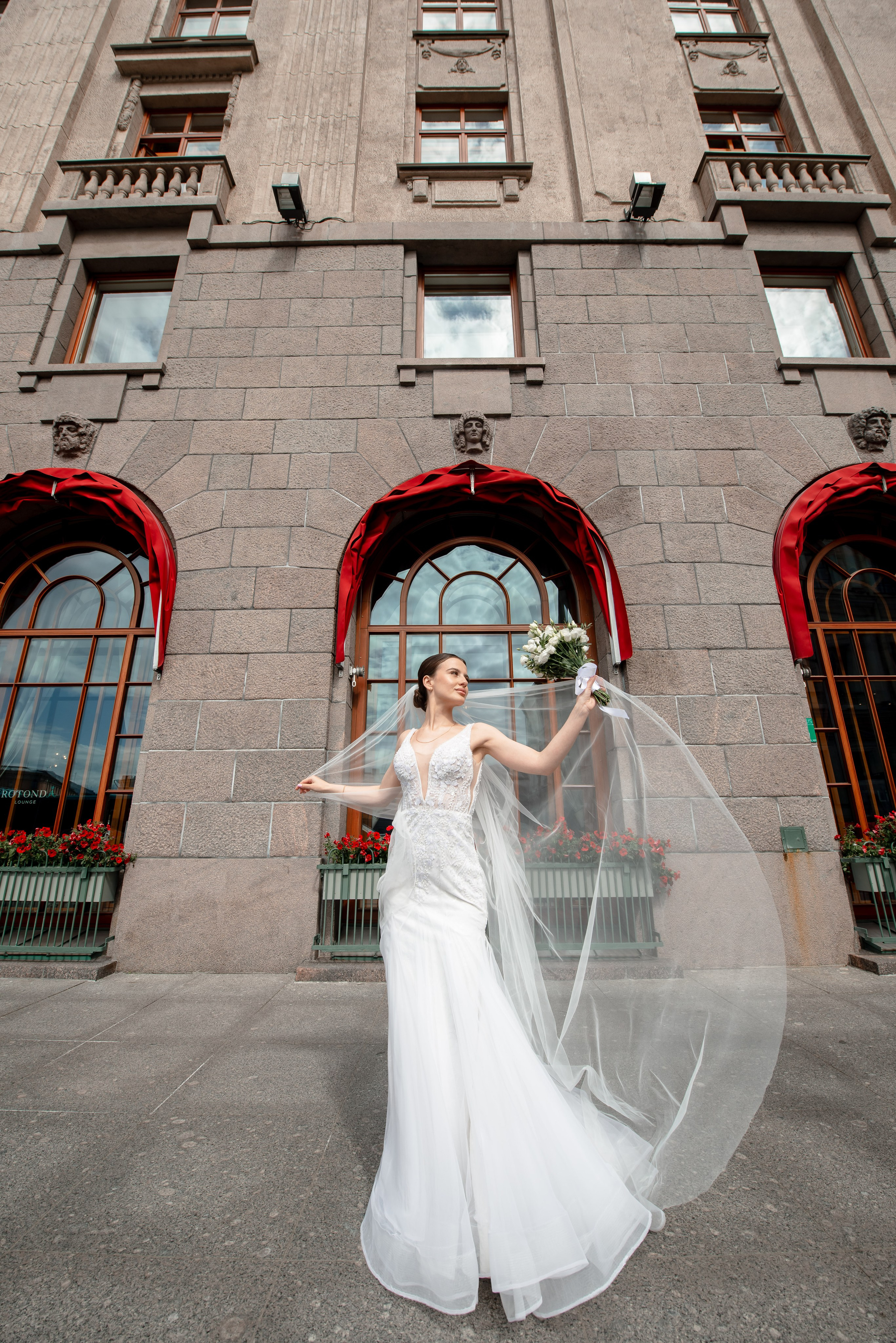 Елизавета и Максим (фотосессия у Дворца Штиглица, набережная Мойки и у Законодательного собрания). Портретный, семейный и свадебный фотограф в Санкт-Петербурге и в Пушкине Ширяев Денис