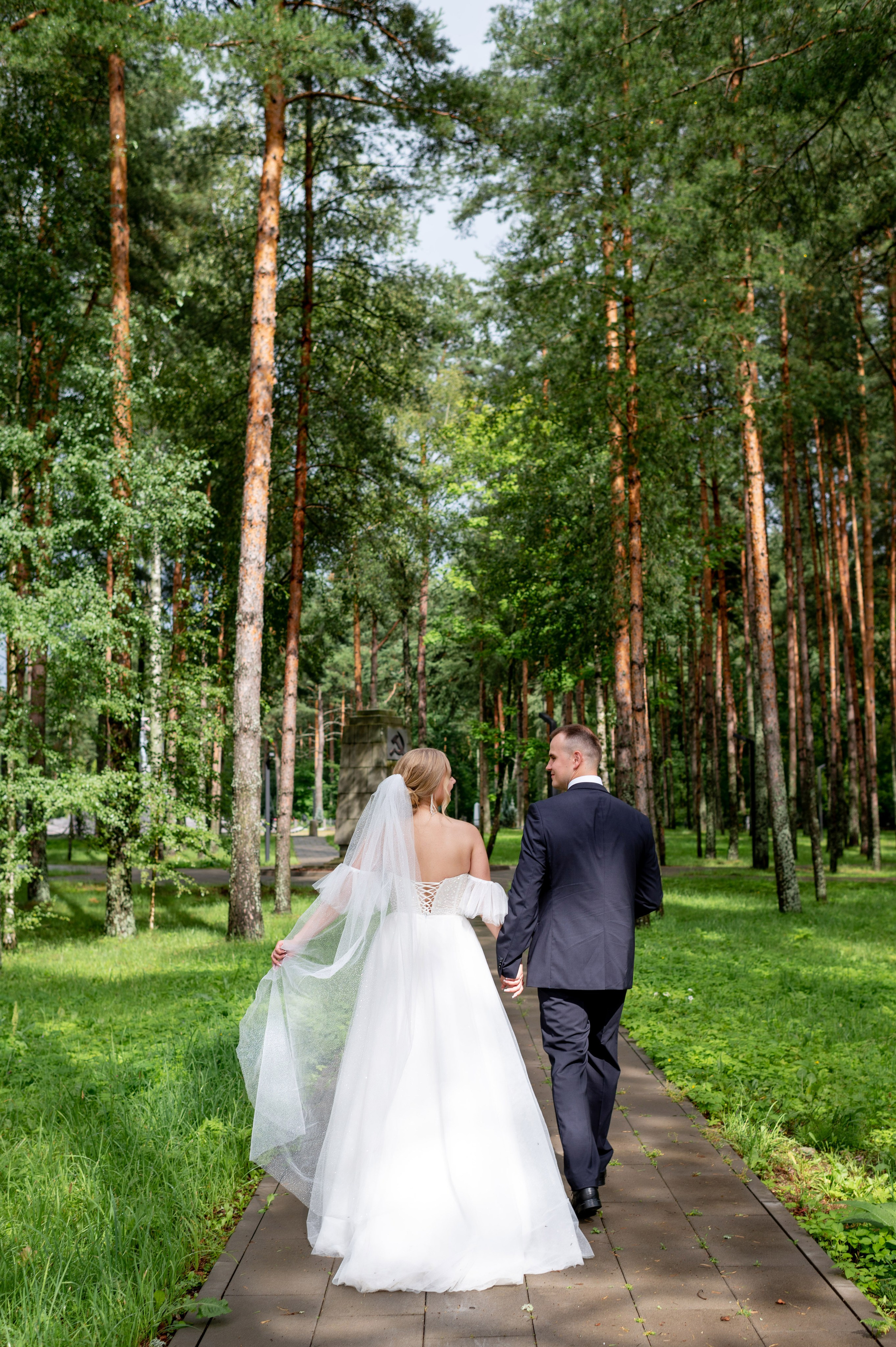 Ксения и Владислав (фотосессия в ЗАГСе и парке города Кингисеппа). Портретный, семейный и свадебный фотограф в Санкт-Петербурге и в Пушкине Ширяев Денис