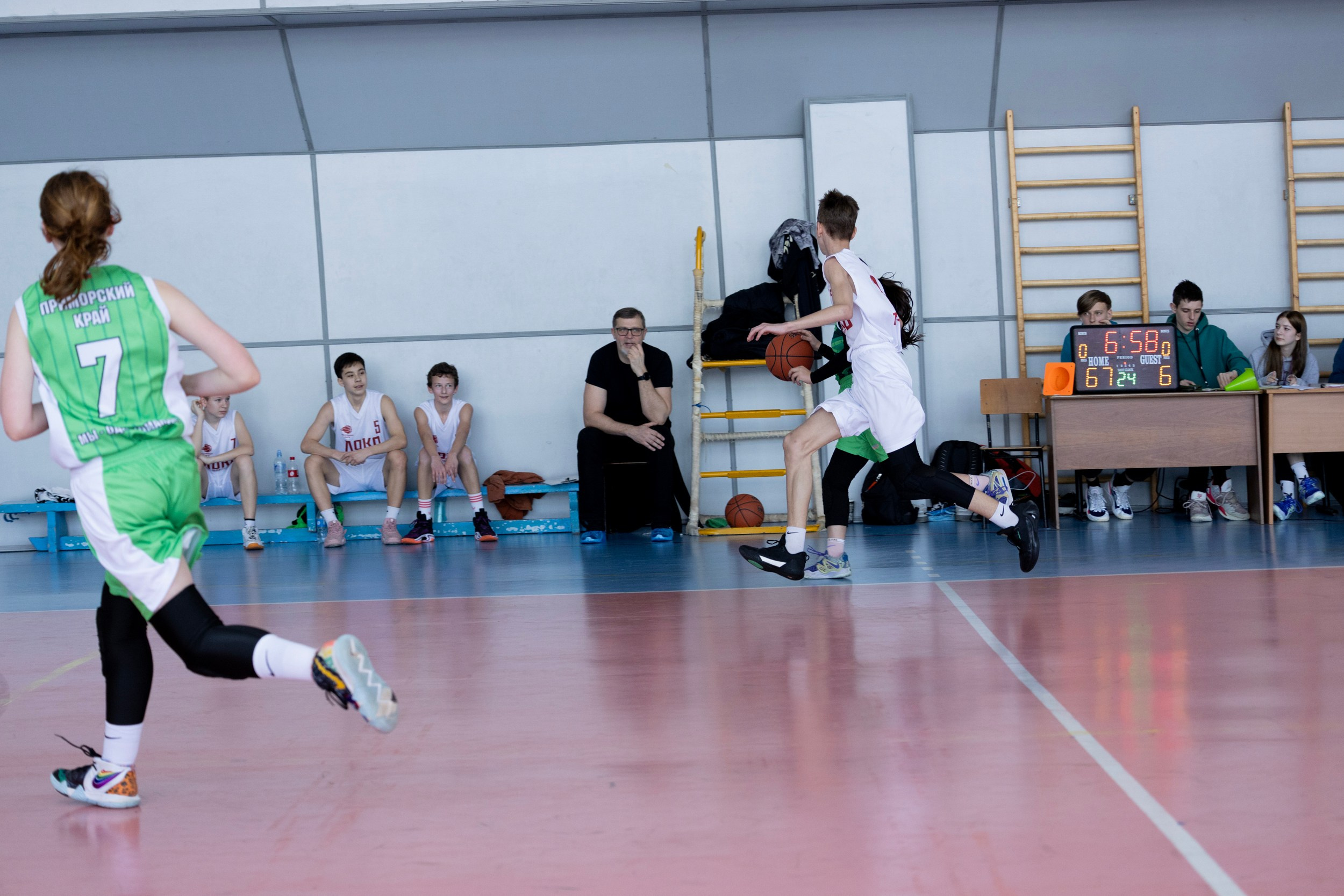 Соревнования по баскетболу среди школьников. Репортажный и портретный фотограф в Владивостоке