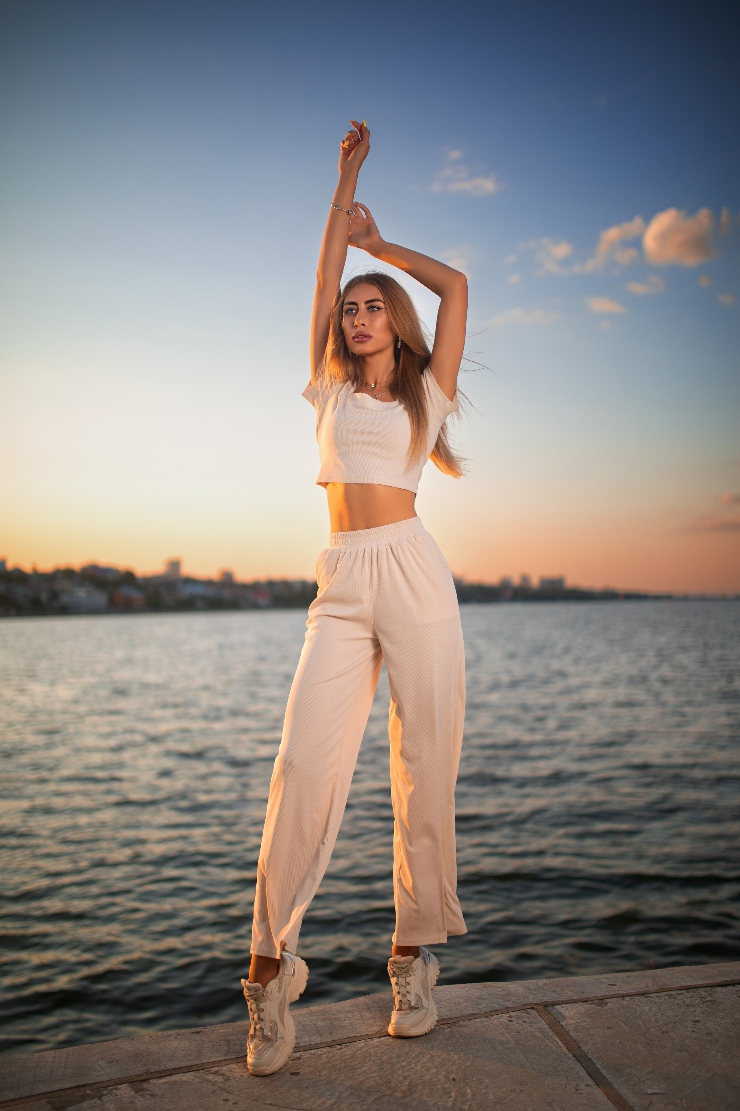 Прогулочный фотосет с Яной в формате для «себя» на улицах города Воронежа